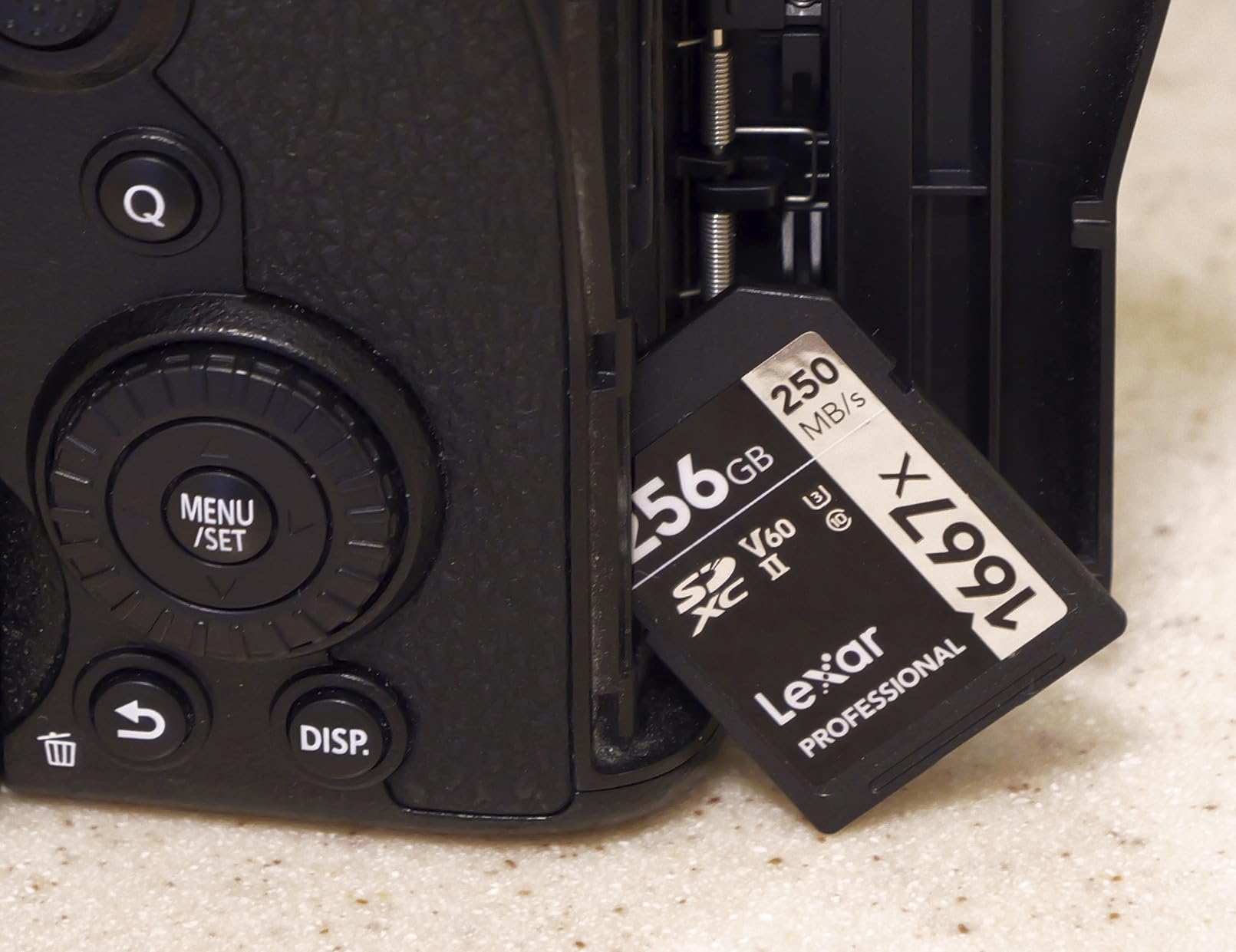 Lexar 128GB Professional 1667x SD Card, UHS-II, C10, U3, V60, Full HD, 4K, Up To 250MB/s Read SDXC Memory Card, for Professional Photographer, Videographer, Enthusiast (LSD128CBNA1667) Customer Review Lexar 128GB Professional 1667x SD Card, UHS-II, C10, U3, V60, Full HD, 4K, Up To 250MB/s Read SDXC Memory Card, for Professional Photographer, Videographer, Enthusiast (LSD128CBNA1667) - Customer Photo 1