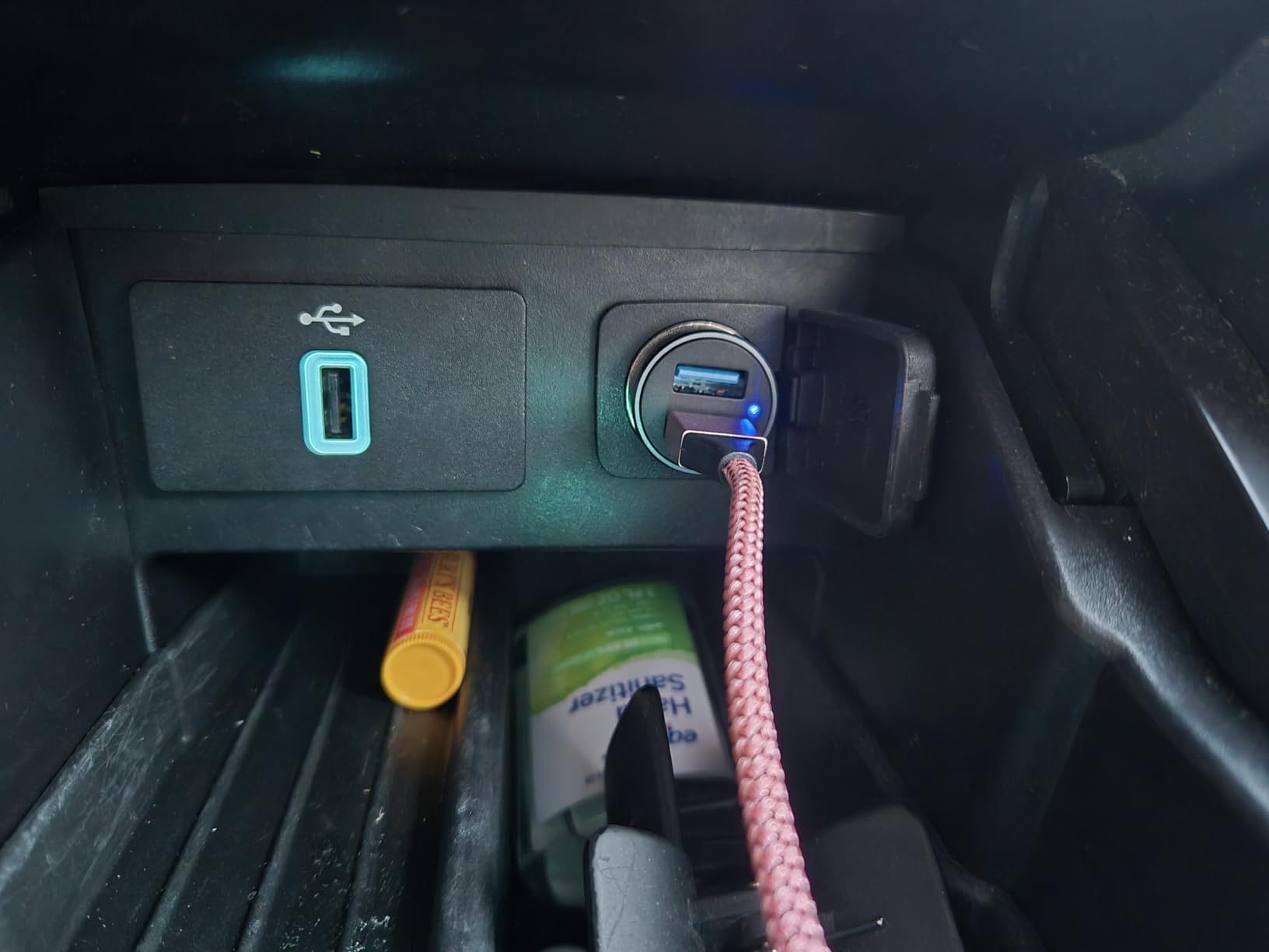 Anker 320 Car Charger (24W II), Mini Aluminum Alloy Dual USB Customer Review Anker 320 Car Charger (24W II), Mini Aluminum Alloy Dual USB - Customer Photo 2