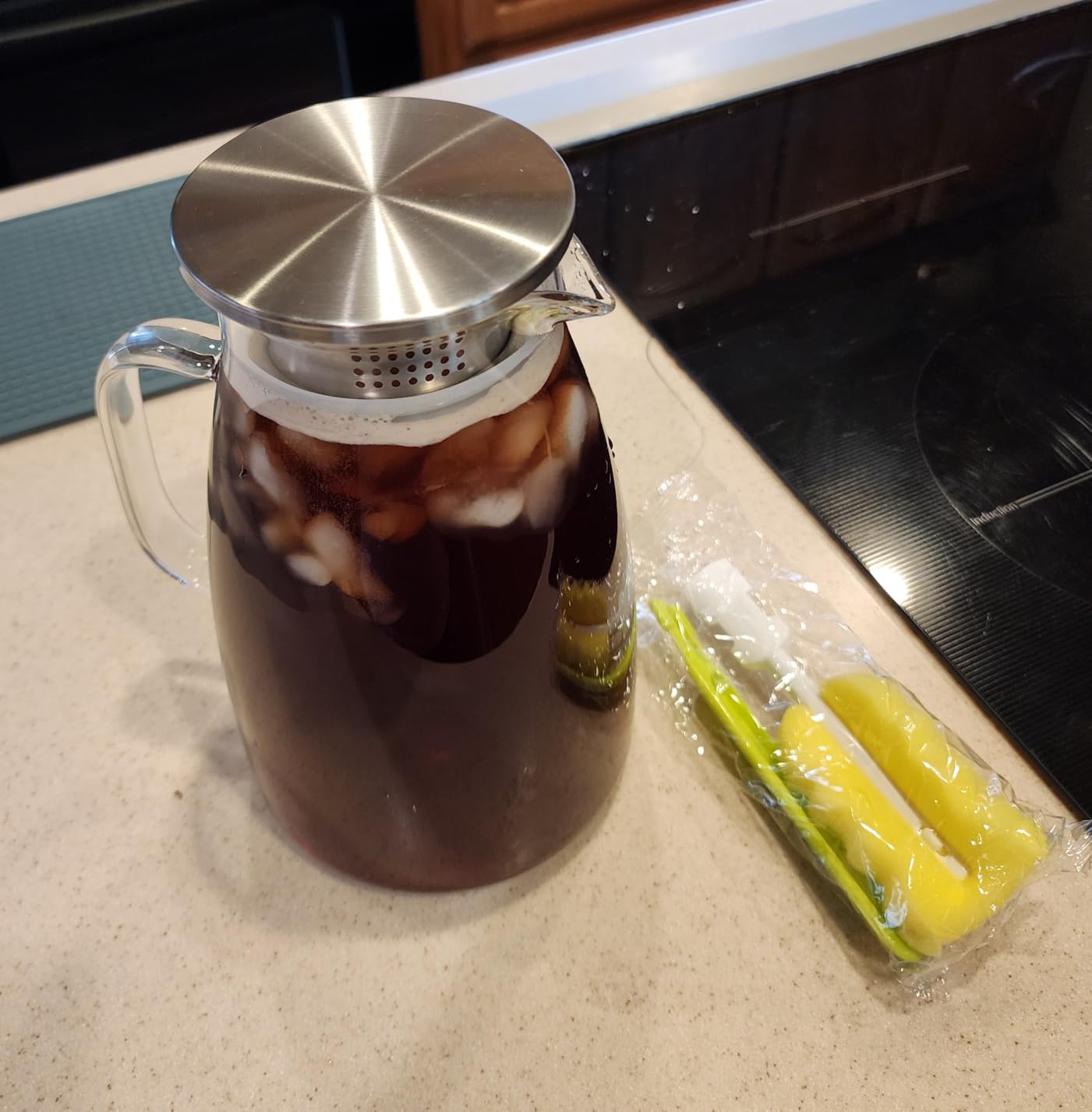 Aofmee Glass Pitcher with Lid, 68oz Water Pitcher with Handle and Precise Scale Line, Stainless Steel Iced Tea Carafe, Heat Resistant Borosilicate Jug for Juice, Milk, Cold or Hot Beverages - Customer Photo 3