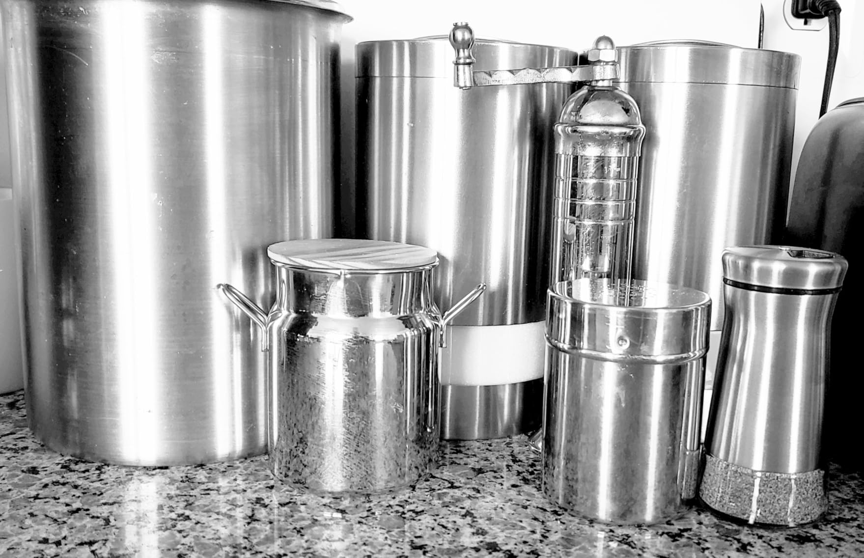 HOME EC Original Salt and Pepper Shakers Set with Adjustable Pour Holes - Glass and Stainless Steel Salt Shaker and Pepper Shaker - Farmhouse Spice dispenser for salts, ground peppercorn and spices Customer Review HOME EC Original Salt and Pepper Shakers Set with Adjustable Pour Holes - Glass and Stainless Steel Salt Shaker and Pepper Shaker - Farmhouse Spice dispenser for salts, ground peppercorn and spices - Customer Photo 1