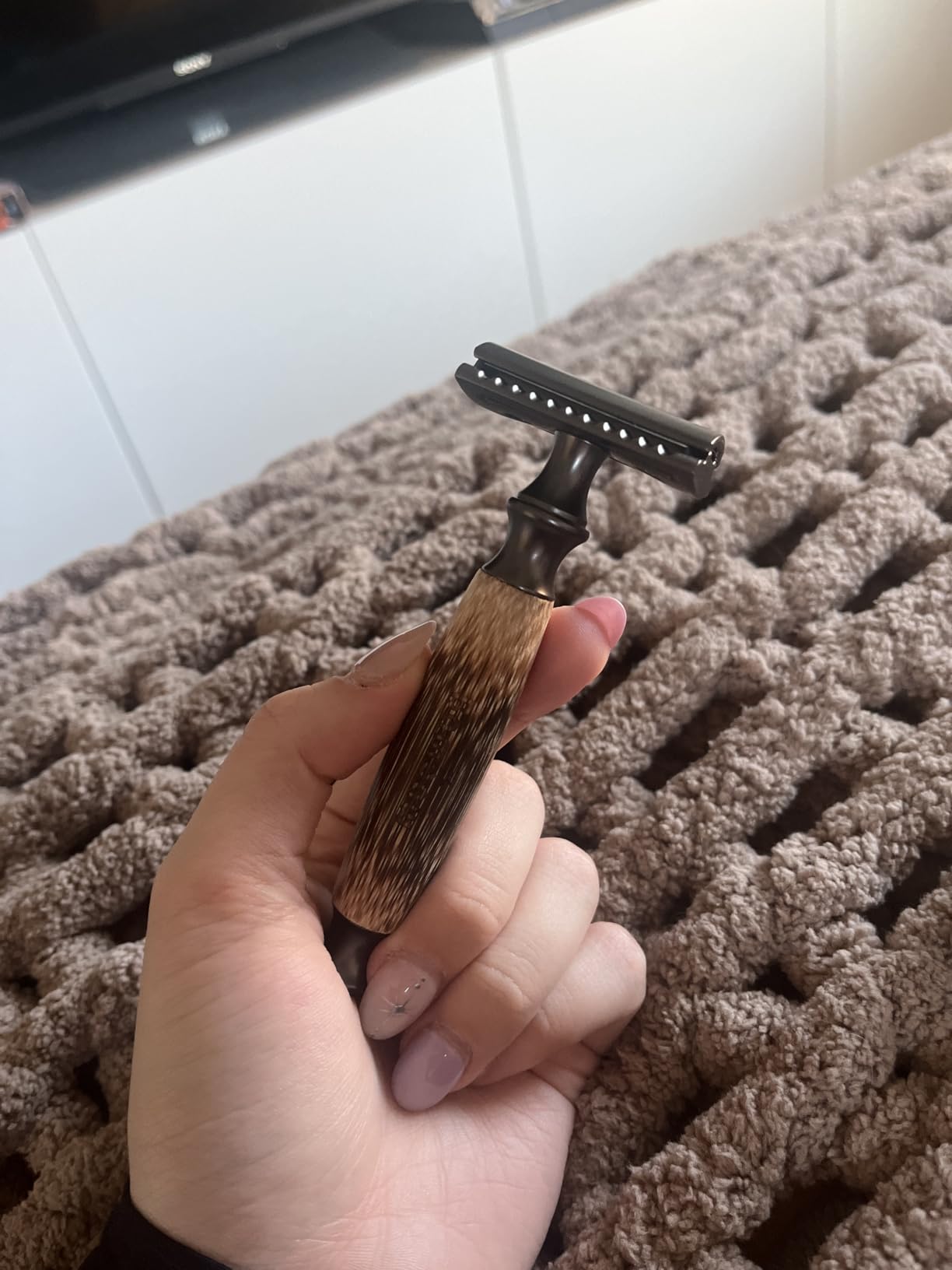 Bambaw Safety Razor for Women with 5 Double Edge Blades, Double Edge Razor, Single Blade Razors for Women and Men, Reusable & Plastic Free - Rose Gold - Customer Photo 1