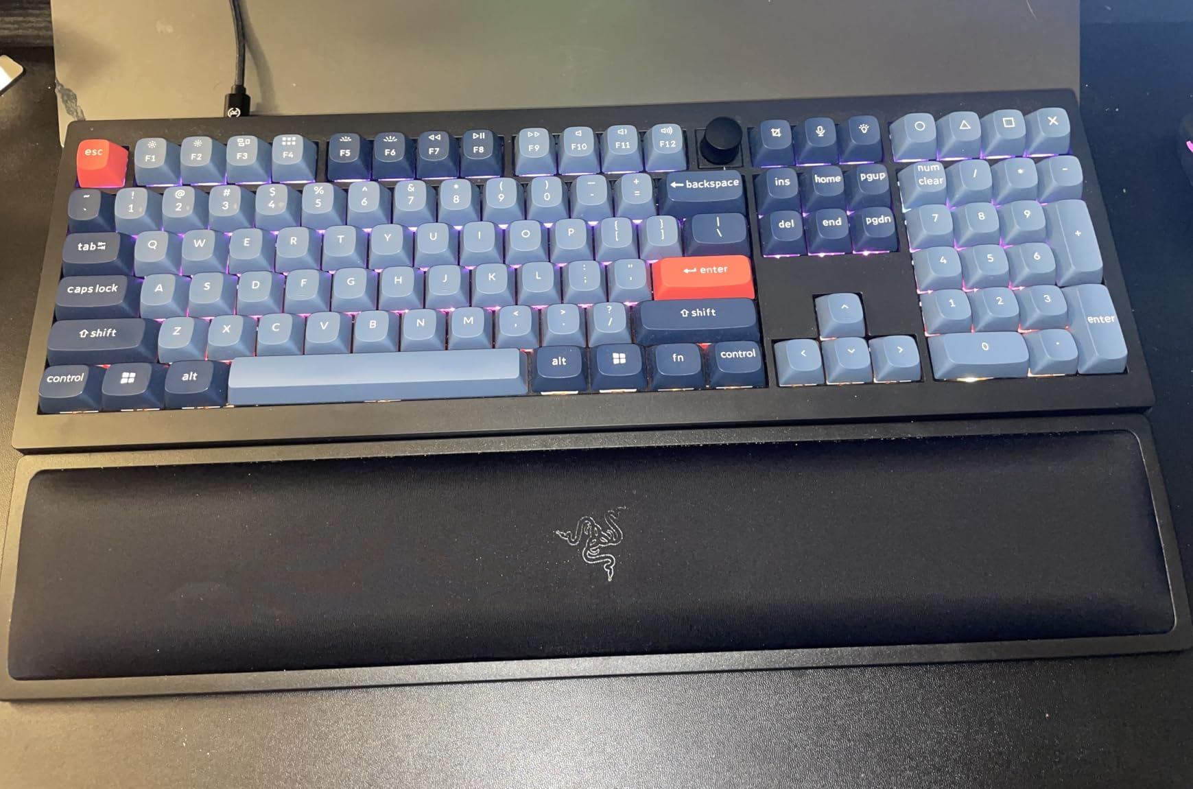 Razer Ergonomic Wrist Rest Pro for Full-Sized Keyboards: Cooling Gel Infused - Anti-Slip Rubber Base - Angled Incline - Classic Black Customer Review Razer Ergonomic Wrist Rest Pro for Full-Sized Keyboards: Cooling Gel Infused - Anti-Slip Rubber Base - Angled Incline - Classic Black - Customer Photo 2