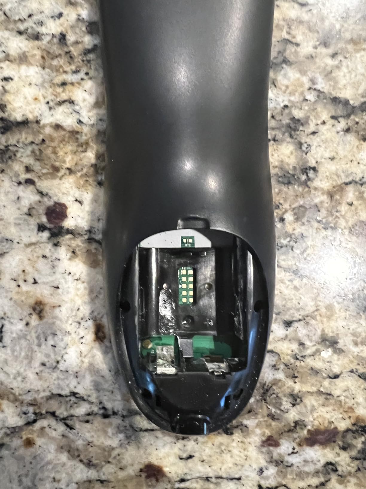 Logitech Harmony 665 Advanced Remote Control, Universal Entertainment Remote, Replaces up to 10 remotes with Guided Online Set-up and Interactive Help (Renewed) - Customer Photo 4