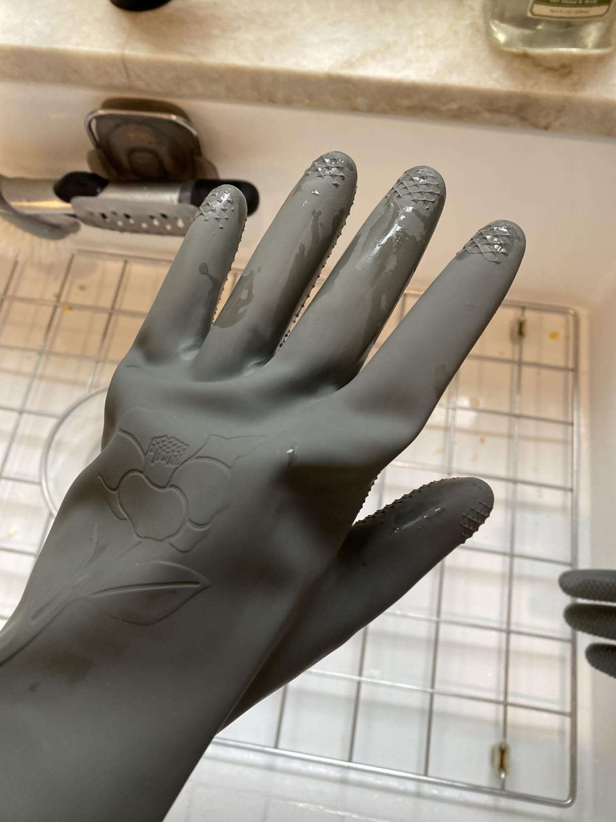 Mamison 2 Pairs Reusable Waterproof Household Dishwashing Cleaning Rubber Gloves, Non-Slip Kitchen Glove (Pink, Medium) Customer Review Mamison 2 Pairs Reusable Waterproof Household Dishwashing Cleaning Rubber Gloves, Non-Slip Kitchen Glove (Pink, Medium) - Customer Photo 3