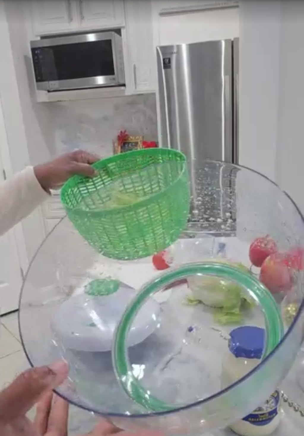 Farberware Easy to use pro Pump Spinner with Bowl, Colander and Built in draining System for Fresh, Crisp, Clean Salad and Produce, 6.6 quart, Green - Customer Photo 1