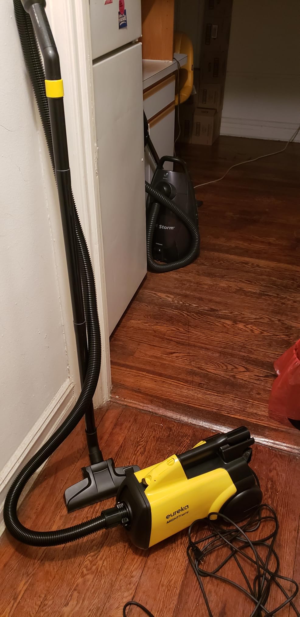 Eureka 3670M Canister Cleaner, Lightweight Powerful Vacuum for Carpets and Hard Floors, w/ 5bags,Yellow customer photo 2