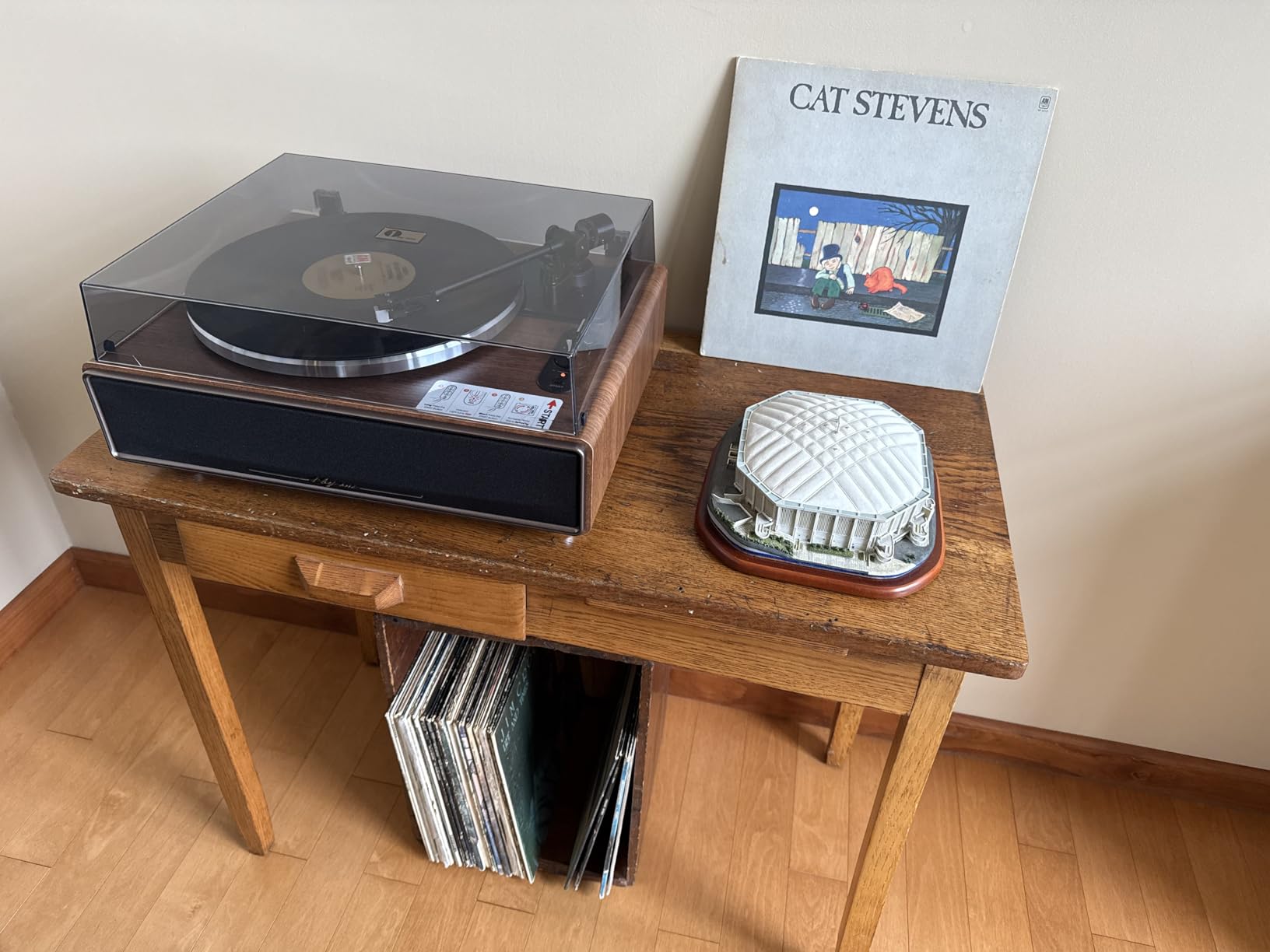 1 BY ONE High Fidelity Belt Drive Turntable with Built-in Speakers | Vinyl Record Player with Magnetic Cartridge, Wireless Playback and Aux-in Functionality, Auto Off customer photo 2