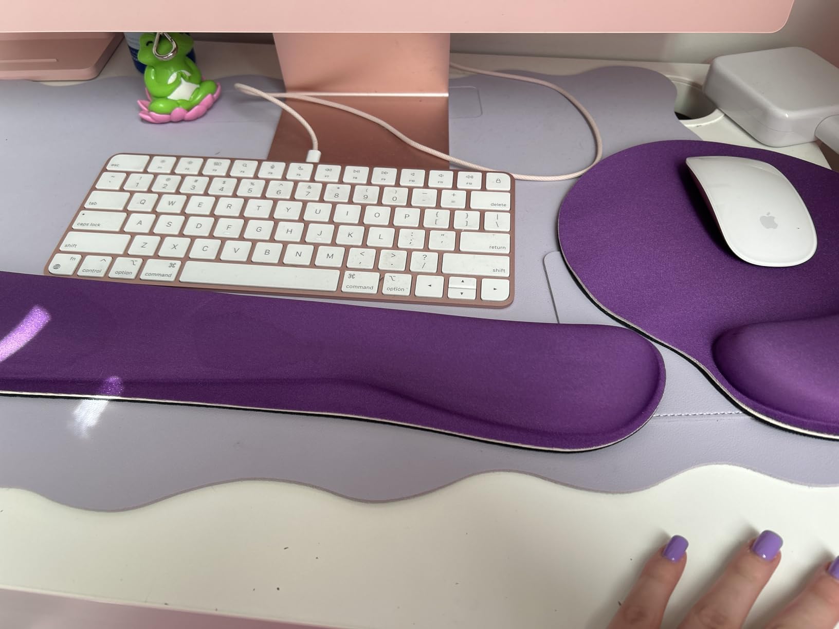 KTRIO Ergonomic Keyboard Wrist Rest and Mouse Pad with Wrist Rest Set, Memory Foam Wrist Support for Typing, Gaming, Office and Home Use, Black Customer Review KTRIO Ergonomic Keyboard Wrist Rest and Mouse Pad with Wrist Rest Set, Memory Foam Wrist Support for Typing, Gaming, Office and Home Use, Black - Customer Photo 1