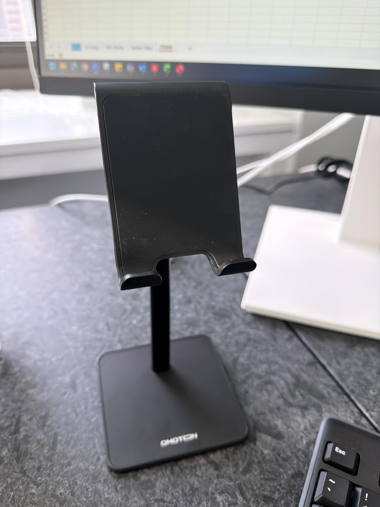 OMOTON Cell Phone Stand, Adjustable Angle Height Desk Phone Dock Holder for iPhone Air 17 Pro Max/Plus/XS/XR, Samsung Galaxy S20 / S10 / S9 / S8 and Other Phones (3.5-7.0-Inch),Silver Customer Review OMOTON Cell Phone Stand, Adjustable Angle Height Desk Phone Dock Holder for iPhone Air 17 Pro Max/Plus/XS/XR, Samsung Galaxy S20 / S10 / S9 / S8 and Other Phones (3.5-7.0-Inch),Silver - Customer Photo 2