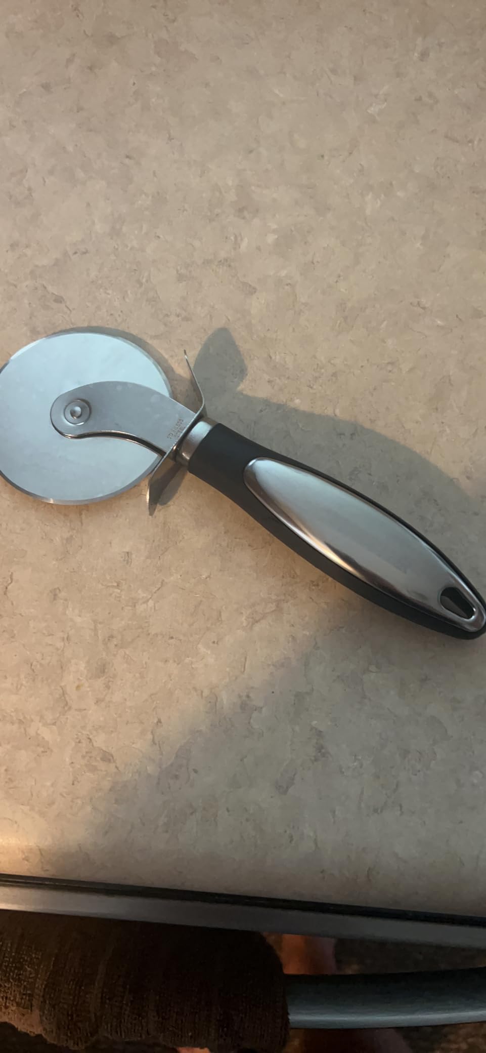 SCHVUBENR Premium Pizza Cutter Wheel - Ultra Sharp Stainless Steel Pizza Slicer with Non-Slip Soft Grip Handle - Multi-Purpose Cutter for Pizza, Dough & Pastry - Dishwasher Safe, Easy to Clean - Black Customer Review SCHVUBENR Premium Pizza Cutter Wheel - Ultra Sharp Stainless Steel Pizza Slicer with Non-Slip Soft Grip Handle - Multi-Purpose Cutter for Pizza, Dough & Pastry - Dishwasher Safe, Easy to Clean - Black - Customer Photo 2