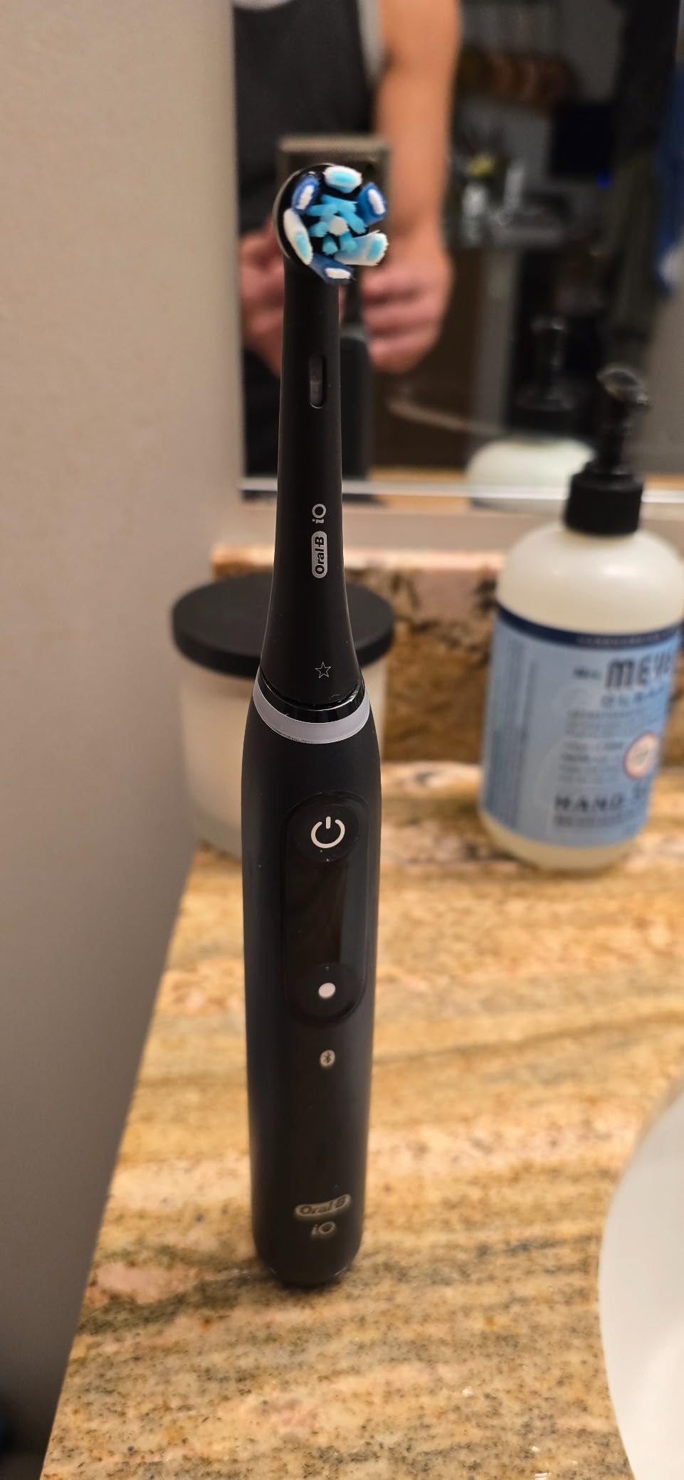 Oral-B iO Ultimate Clean Electric Toothbrush Head, Twisted & Angled Bristles for Deeper Plaque Removal, Pack of 4, Suitable for Mailbox, Black Customer Review Oral-B iO Ultimate Clean Electric Toothbrush Head, Twisted & Angled Bristles for Deeper Plaque Removal, Pack of 4, Suitable for Mailbox, Black - Customer Photo 5
