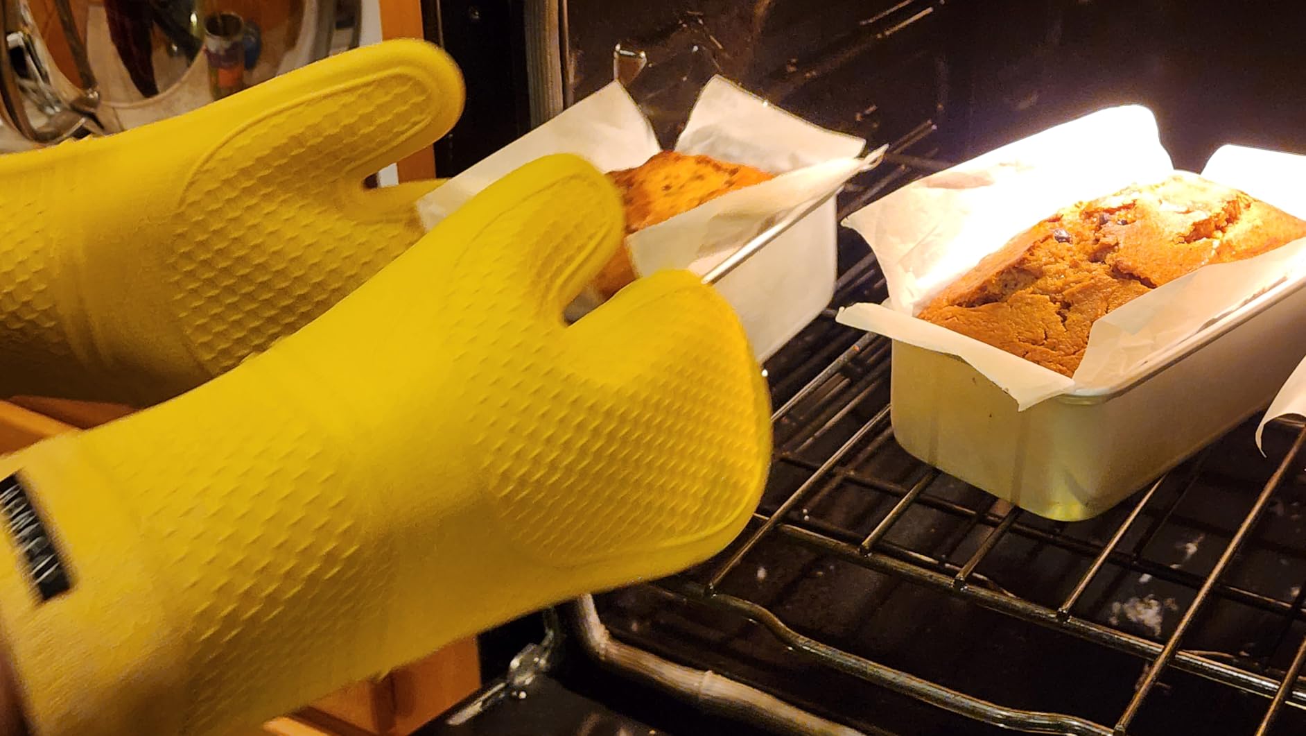 Rorecay 6pcs Oven Mitts and Pot Holders Sets for Kitchen, Extra Long Silicone Oven Gloves High Heat Resistant 500 Degrees Non-Slip Potholders Hot Pads for Baking Cooking, Grey Customer Review Rorecay 6pcs Oven Mitts and Pot Holders Sets for Kitchen, Extra Long Silicone Oven Gloves High Heat Resistant 500 Degrees Non-Slip Potholders Hot Pads for Baking Cooking, Grey - Customer Photo 2