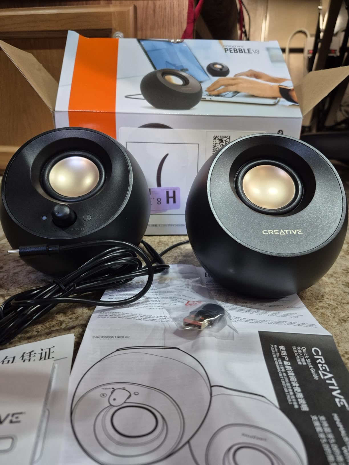 Creative Pebble V3, 2.0 USB-C Desktop Speakers, Bluetooth 5.0, Black | Clear Dialog, 8W RMS, USB-A Adapter, Desktop Speakers, Stereo customer photo 1