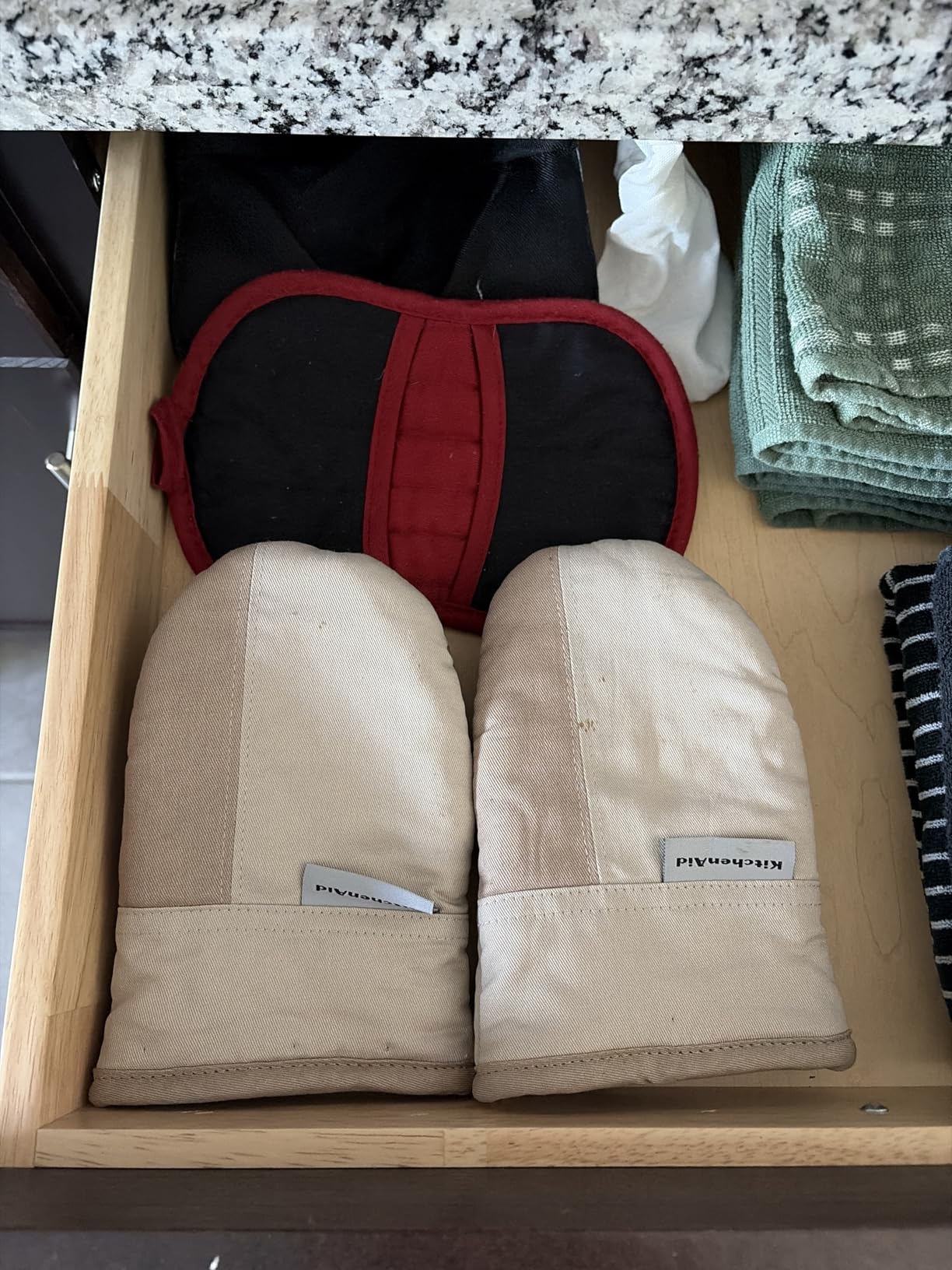 KitchenAid Beacon Two-Tone Non-Slip Mini Oven Mitt Set, Milkshake/Beige, 5.5 KitchenAid Beacon Two-Tone Non-Slip Mini Oven Mitt Set, Milkshake/Beige, 5.5