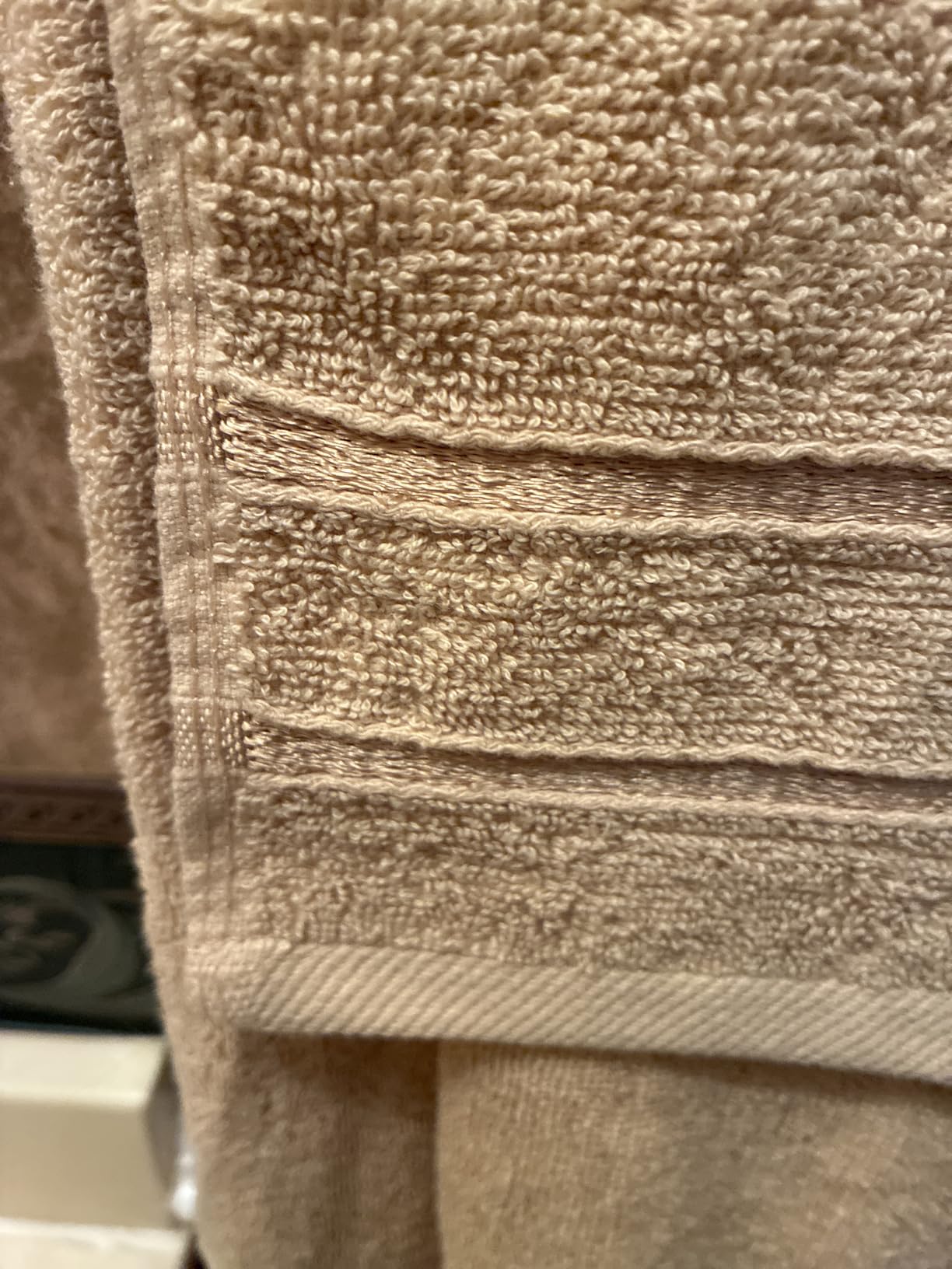 Utopia Towels 8 Piece Luxury Towel Set, 2 Bath, 2 Hand, and 4 Wash Cloths, 600 GSM Ring Spun Cotton, Highly Absorbent Viscose Stripe Towels, Ideal for Everyday use, Cool Grey Customer Review Utopia Towels 8 Piece Luxury Towel Set, 2 Bath, 2 Hand, and 4 Wash Cloths, 600 GSM Ring Spun Cotton, Highly Absorbent Viscose Stripe Towels, Ideal for Everyday use, Cool Grey - Customer Photo 1