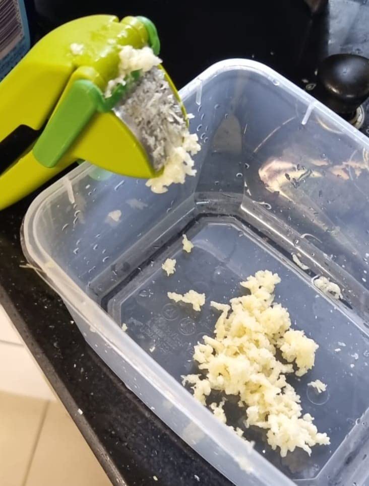 Joseph Joseph CleanForce Garlic Press - Garlic Mincer with Trigger-Operated Wiper Blade & Handy Cleaning Tool, Green Customer Review Joseph Joseph CleanForce Garlic Press - Garlic Mincer with Trigger-Operated Wiper Blade & Handy Cleaning Tool, Green - Customer Photo 1