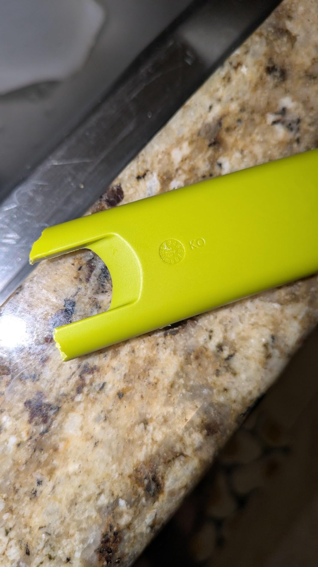 Joseph Joseph CleanForce Garlic Press - Garlic Mincer with Trigger-Operated Wiper Blade & Handy Cleaning Tool, Green Customer Review Joseph Joseph CleanForce Garlic Press - Garlic Mincer with Trigger-Operated Wiper Blade & Handy Cleaning Tool, Green - Customer Photo 2