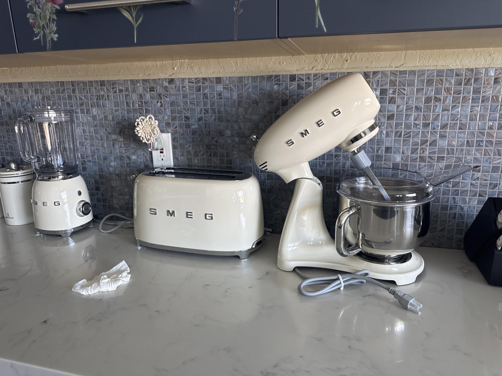 SMEG SMF03 Stand Mixer - 5 Qt Tilt-Head Mixer with Stainless Steel Bowl, 10 Speeds, Retro 50s Vintage Style, Black customer photo 2
