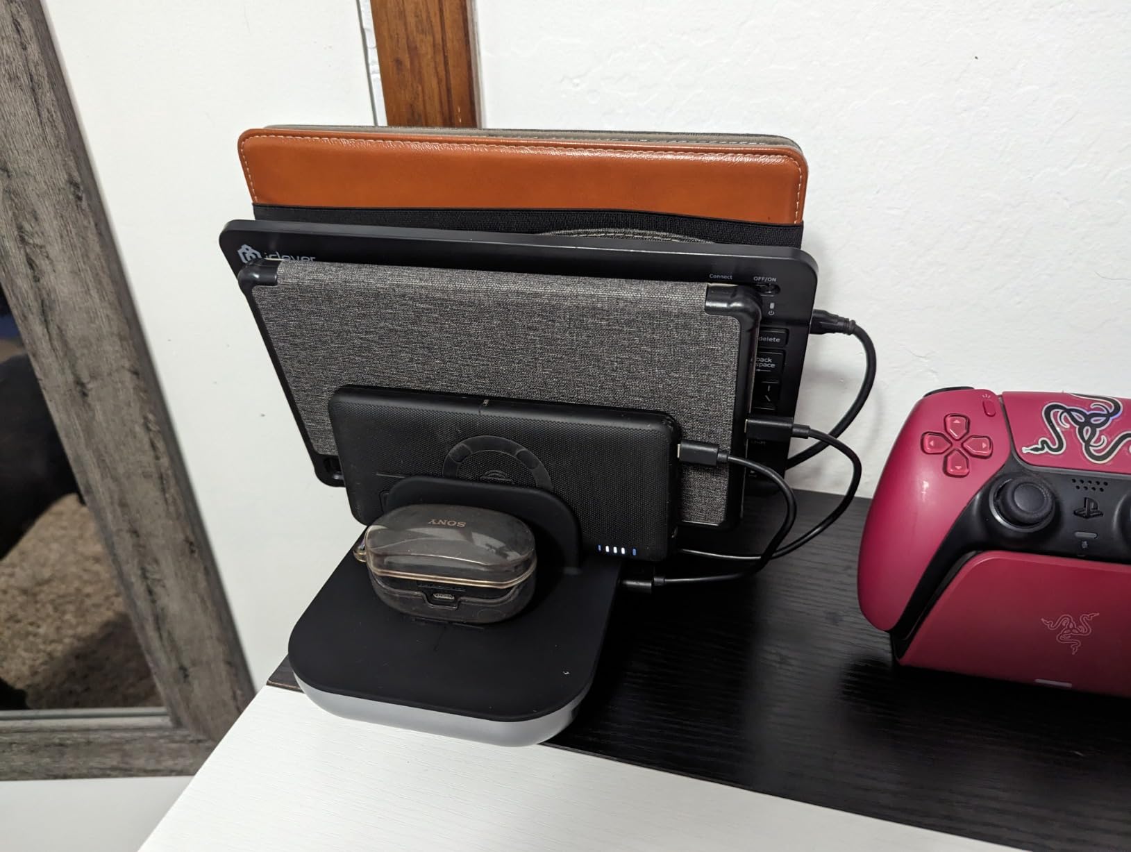 Satechi Multi Device Charging Station with Wireless Charging - for iPad Air/Pro M5/M4/M3/M2/M1, MacBook Air/Pro M5/M4/M3/M2/M1, iPhone 17 to 12 Series, AirPods, AirPods Pro, Apple Watch, and More - Customer Photo 2
