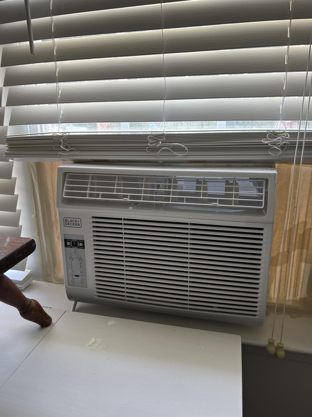 BLACK+DECKER Window Air Conditioner 8000 BTU, AC Window Unit Cools Up to 350 Square Feet, AC Unit with Remote Control, 3 Cooling Speeds and Fan Only Function, BD08WT6, White customer photo 1