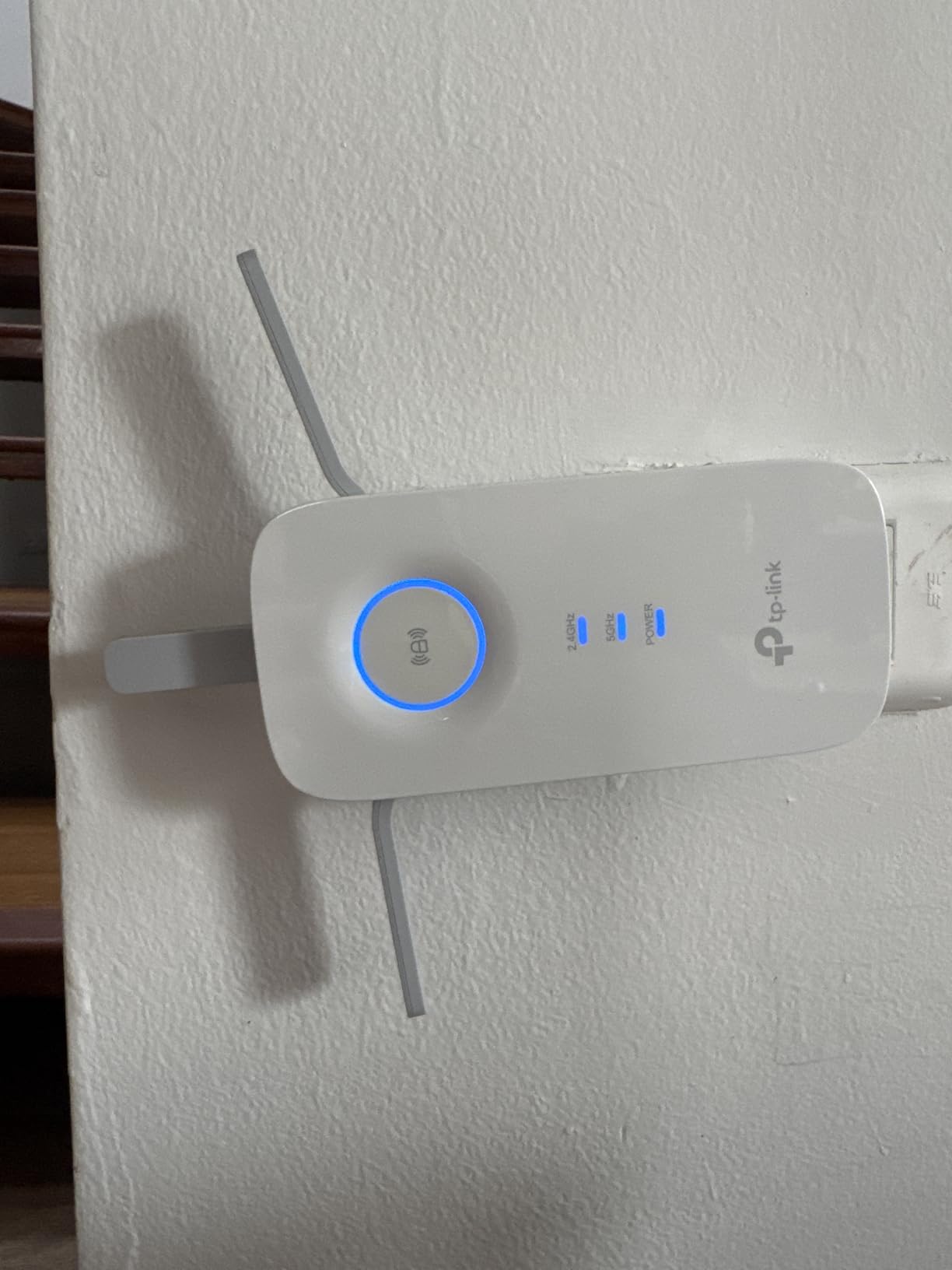 TP-Link AC1900 WiFi Range Extender RE550 | Dual-Band Wireless Repeater Amplifier w/Gigabit Ethernet Port | Up to 2200 Sq. Ft., 32 Devices | Internet Signal Booster | APP Setup | EasyMesh Compatible customer photo 2