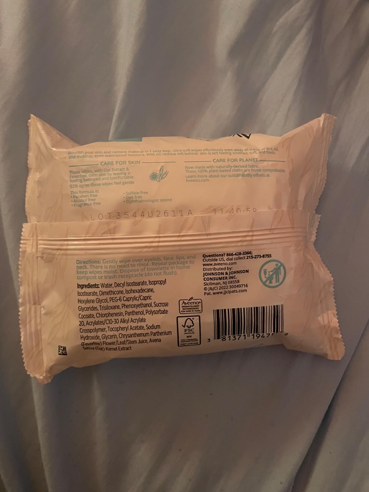 Aveeno Calm + Restore Unscented Makeup Remover Face Wipes, Fragrance Free Facial Cleansing Towelettes with Oat Extract & Calming Feverfew Leave Skin Feeling Soothed, Alcohol Free, 25 ct Customer Review Aveeno Calm + Restore Unscented Makeup Remover Face Wipes, Fragrance Free Facial Cleansing Towelettes with Oat Extract & Calming Feverfew Leave Skin Feeling Soothed, Alcohol Free, 25 ct - Customer Photo 2