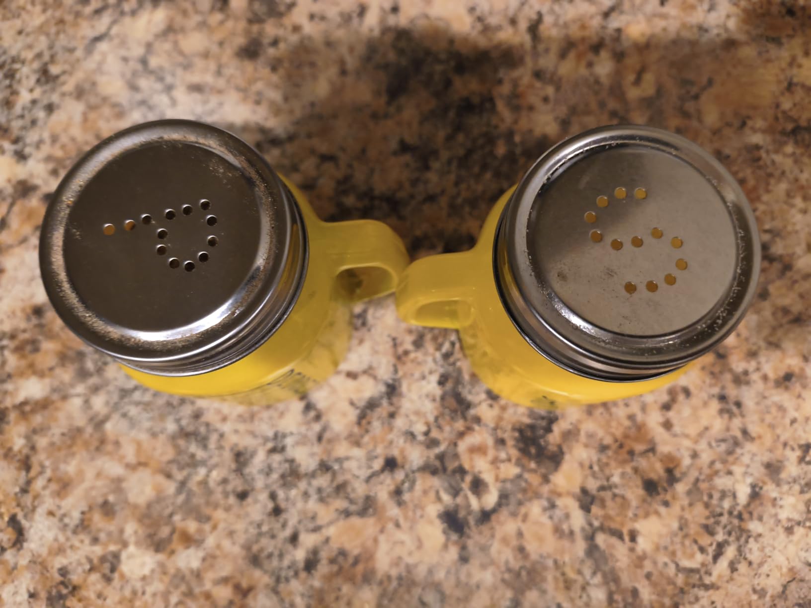 Salt and Pepper Shakers Set, ZOSUJO 4 oz Cute Salt Pepper Shaker, Kitchen Decor for Home Restaurants Wedding, Glass Black White Shaker Sets with Stainless Steel Lids Customer Review Salt and Pepper Shakers Set, ZOSUJO 4 oz Cute Salt Pepper Shaker, Kitchen Decor for Home Restaurants Wedding, Glass Black White Shaker Sets with Stainless Steel Lids - Customer Photo 1