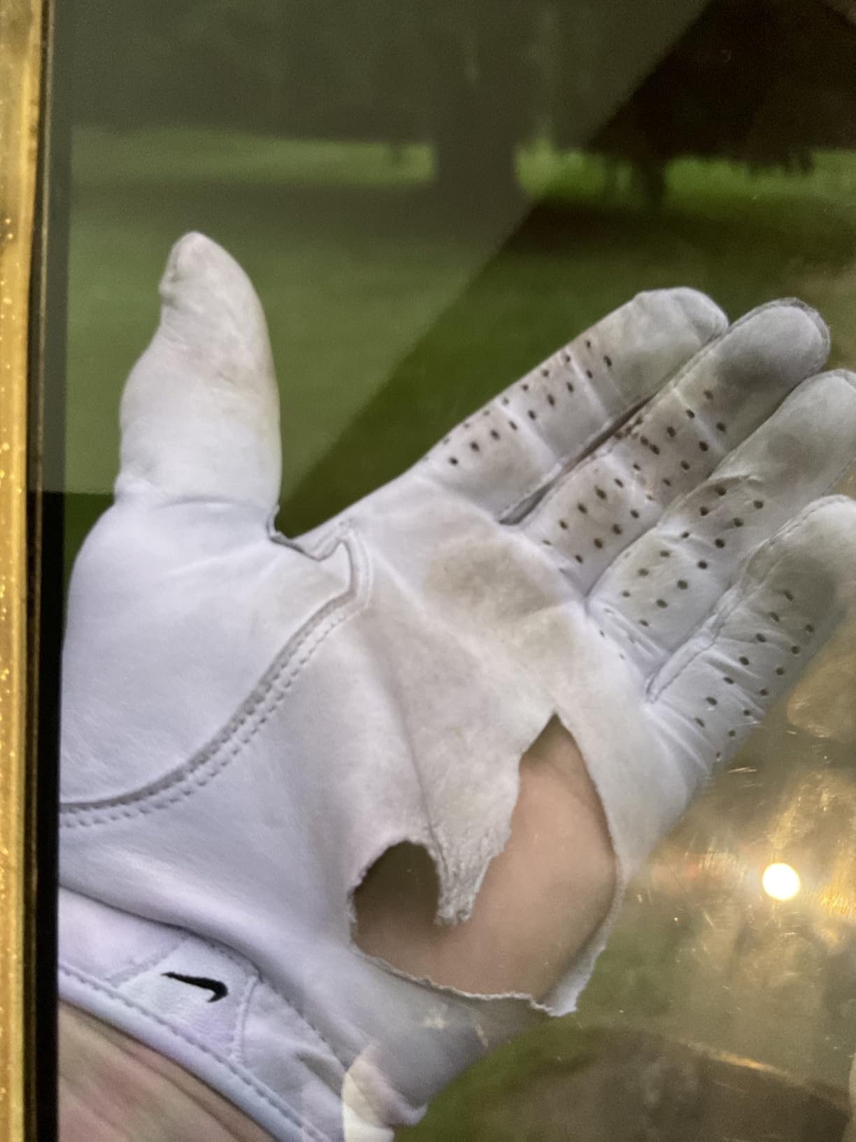 Nike Men's Tour Classic IV Left Hand White Golf Glove Customer Review Nike Men's Tour Classic IV Left Hand White Golf Glove - Customer Photo 2