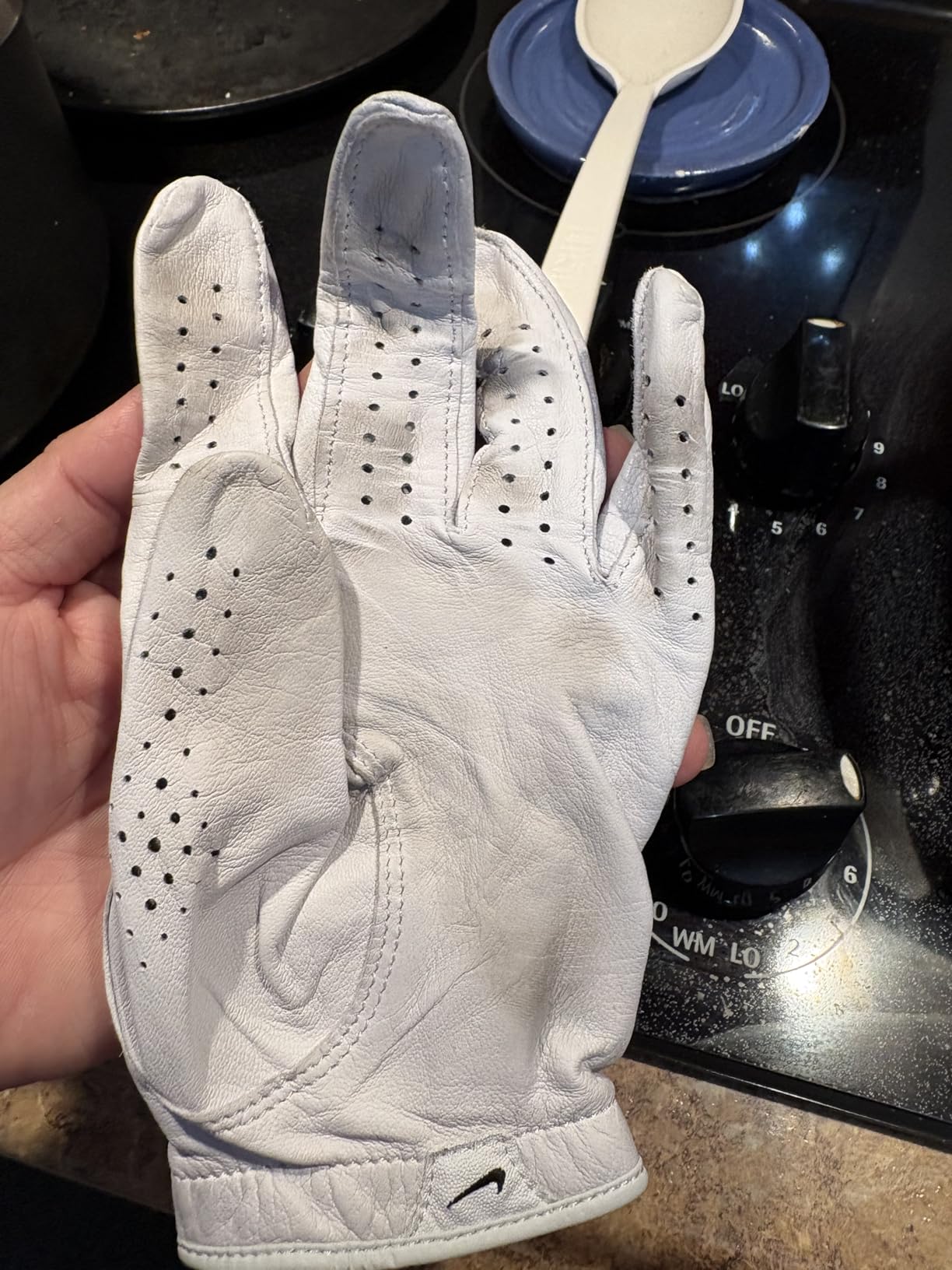Nike Men's Tour Classic IV Left Hand White Golf Glove Customer Review Nike Men's Tour Classic IV Left Hand White Golf Glove - Customer Photo 4