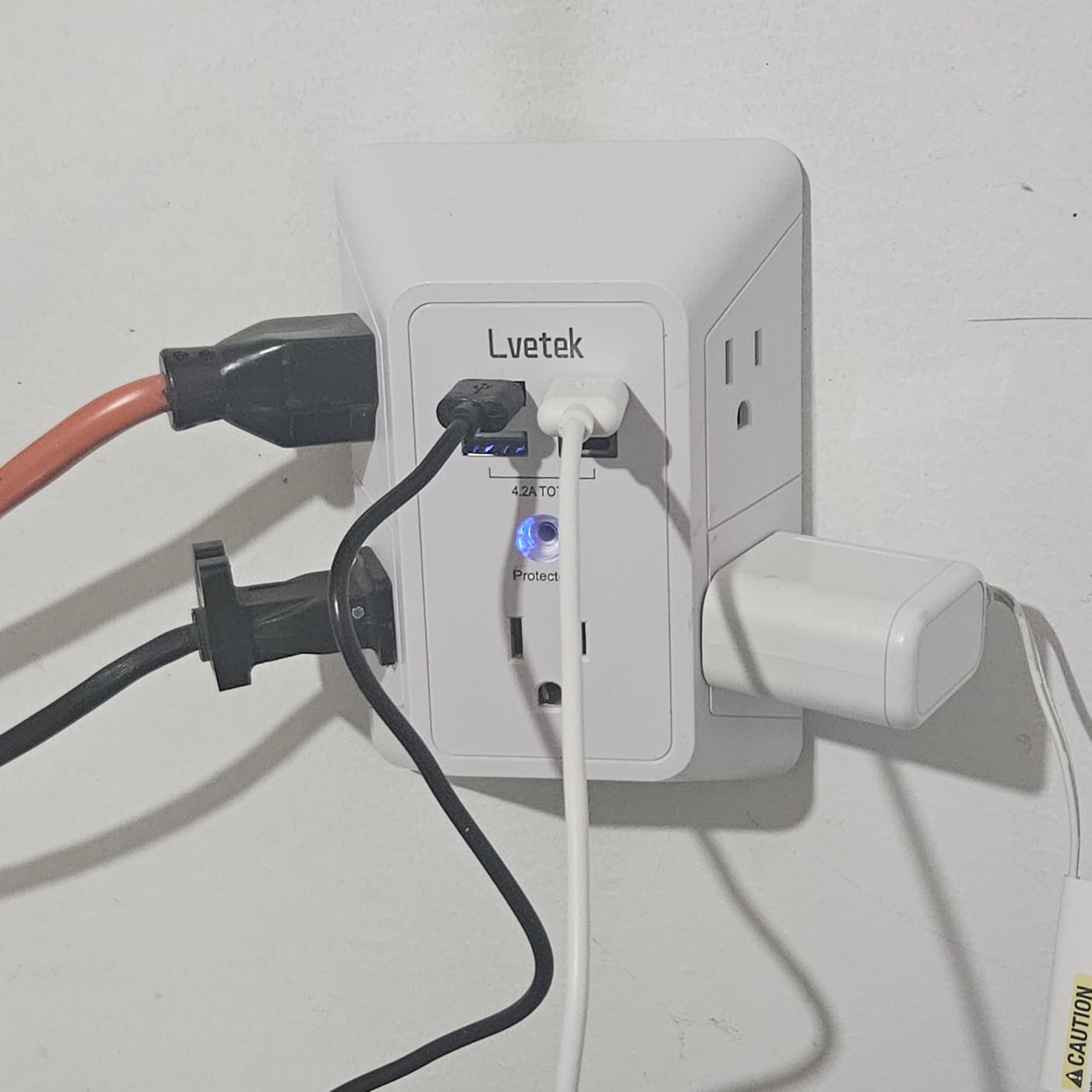 5 Outlet Extender Multi Plug Wall Outlets with 4 USB Charging Ports (1 USB C Outlet), 3 Sided 1680J Surge Protector Power Strip USB Wall Charger for Home, Office, Travel, ETL Listed, White Customer Review 5 Outlet Extender Multi Plug Wall Outlets with 4 USB Charging Ports (1 USB C Outlet), 3 Sided 1680J Surge Protector Power Strip USB Wall Charger for Home, Office, Travel, ETL Listed, White - Customer Photo 2