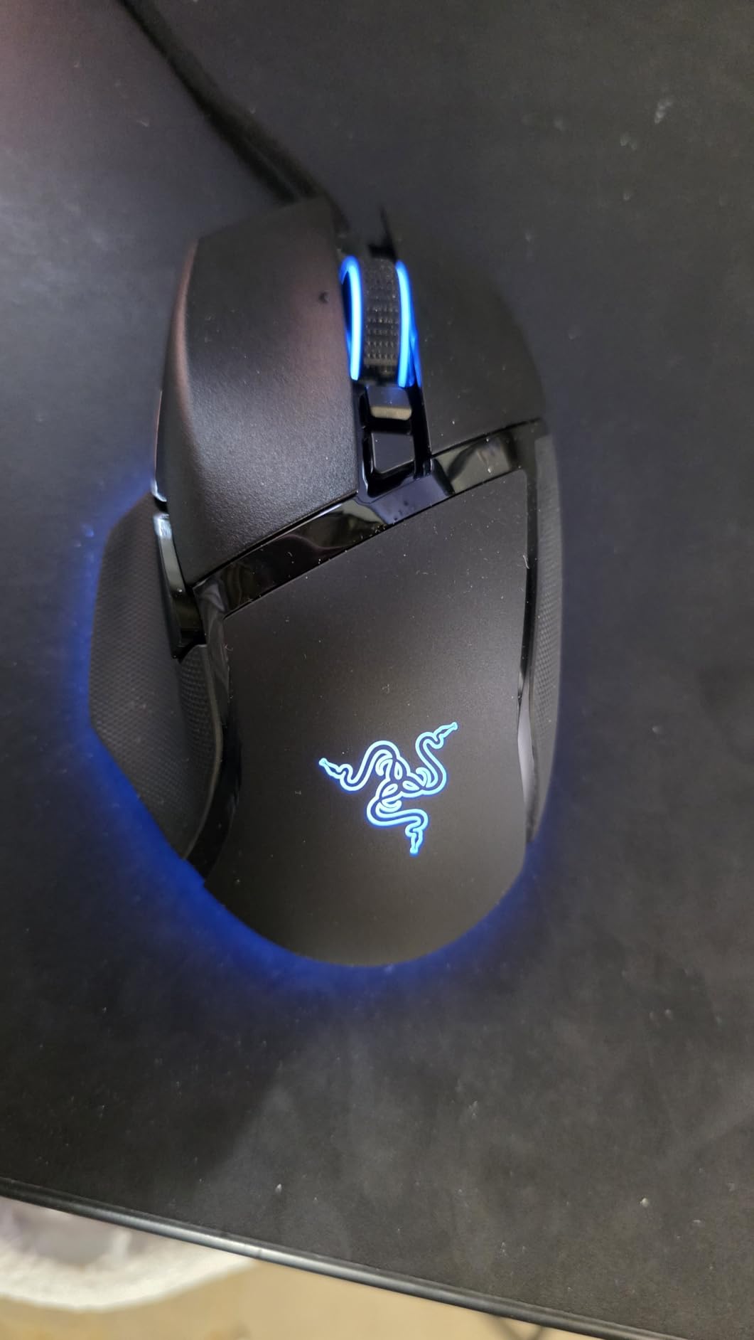 Razer Basilisk V3 Customizable Ergonomic Gaming Mouse: Fastest Gaming Mouse Switch - Chroma RGB Lighting - 26K DPI Optical Sensor - 11 Programmable Buttons - HyperScroll Tilt Wheel - Classic Black customer photo 1