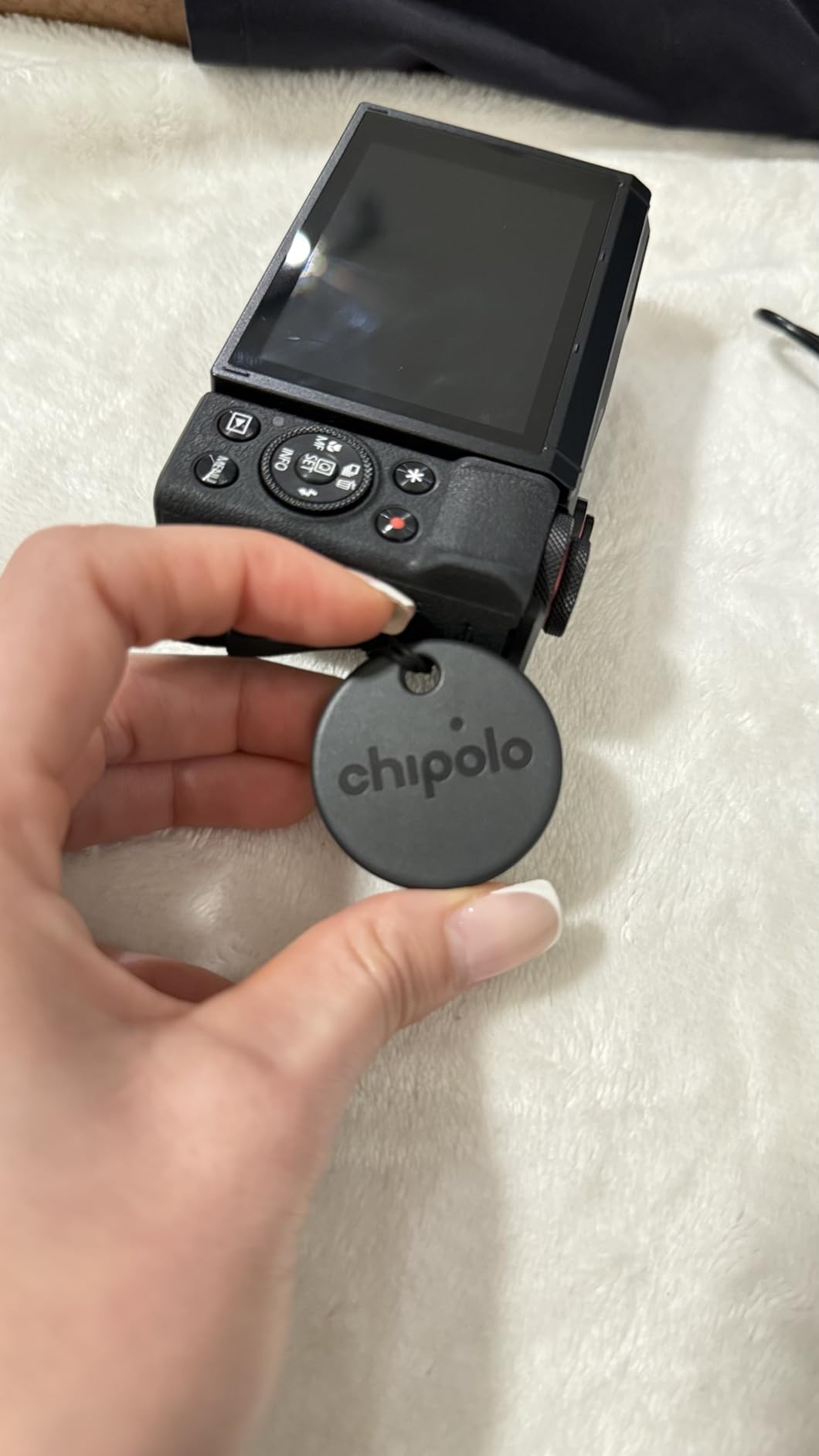 Chipolo ONE Spot - Key Finder, Bluetooth Tracker for Keys, Bag - Works with The Apple Find My app (only for iOS) (Almost Black) Customer Review Chipolo ONE Spot - Key Finder, Bluetooth Tracker for Keys, Bag - Works with The Apple Find My app (only for iOS) (Almost Black) - Customer Photo 2