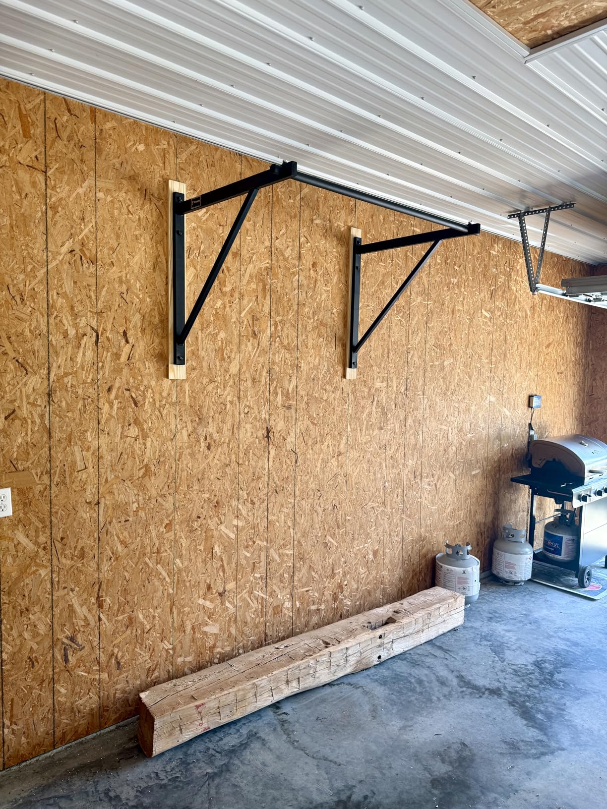 Titan Fitness Ceiling Wall-Mount Pull-Up Bar, Chin Up Bar, Rated 500 LB, Gym Workout Fitness Pro Mount Customer Review Titan Fitness Ceiling Wall-Mount Pull-Up Bar, Chin Up Bar, Rated 500 LB, Gym Workout Fitness Pro Mount - Customer Photo 2