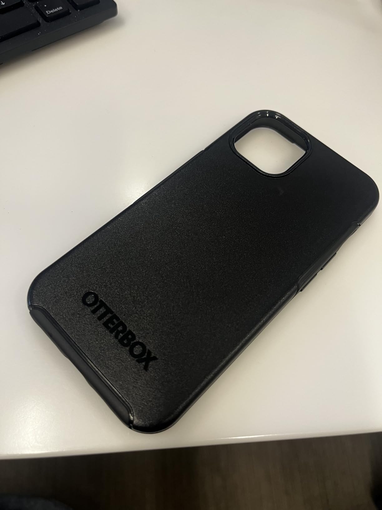 OtterBox iPhone 13 (ONLY) Symmetry Series Case - Black, Ultra-Sleek, Wireless Charging Compatible, Raised Edges Protect Camera & Screen Customer Review OtterBox iPhone 13 (ONLY) Symmetry Series Case - Black, Ultra-Sleek, Wireless Charging Compatible, Raised Edges Protect Camera & Screen - Customer Photo 2