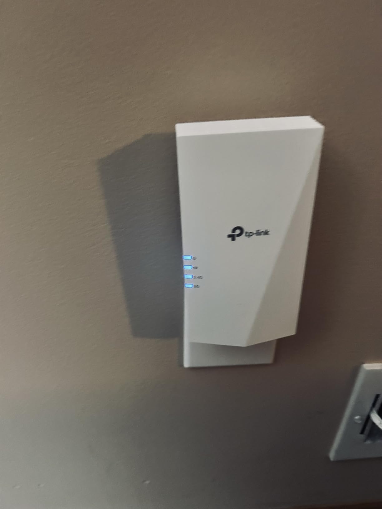TP-Link AX1500 WiFi Extender Internet Booster(RE500X), WiFi 6 Range Extender Covers up to 1500 sq.ft and 25 Devices, Dual Band, AP Mode w/Gigabit Port, APP Setup, OneMesh Compatible customer photo 2