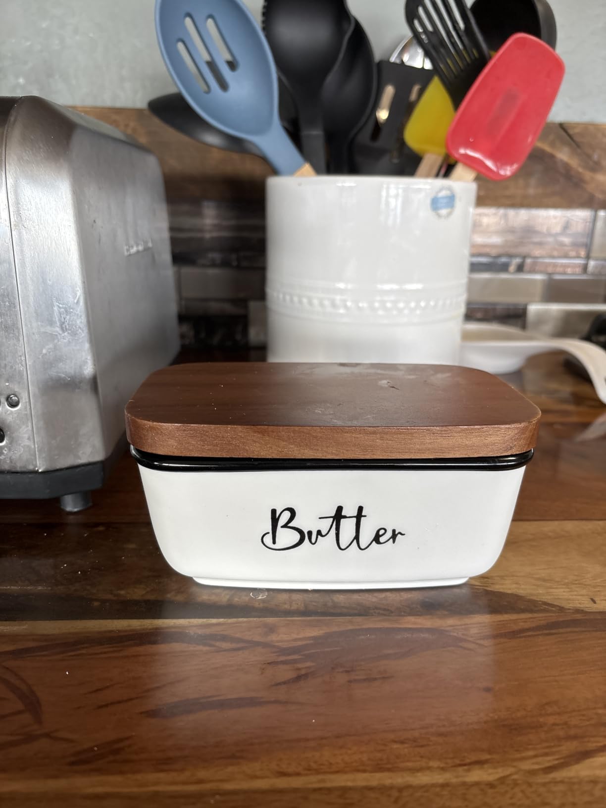 ALELION Large Ceramic Butter Dish for Countertop, Butter Keeper with Thick Acacia Wood Lid Customer Review ALELION Large Ceramic Butter Dish for Countertop, Butter Keeper with Thick Acacia Wood Lid - Customer Photo 2