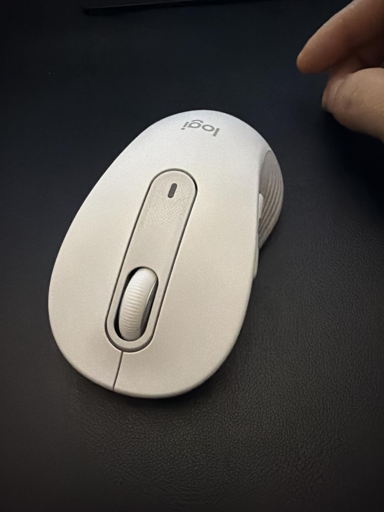 Logitech Signature M650 L Full Size Wireless Mouse Large Sized - Black customer photo 2