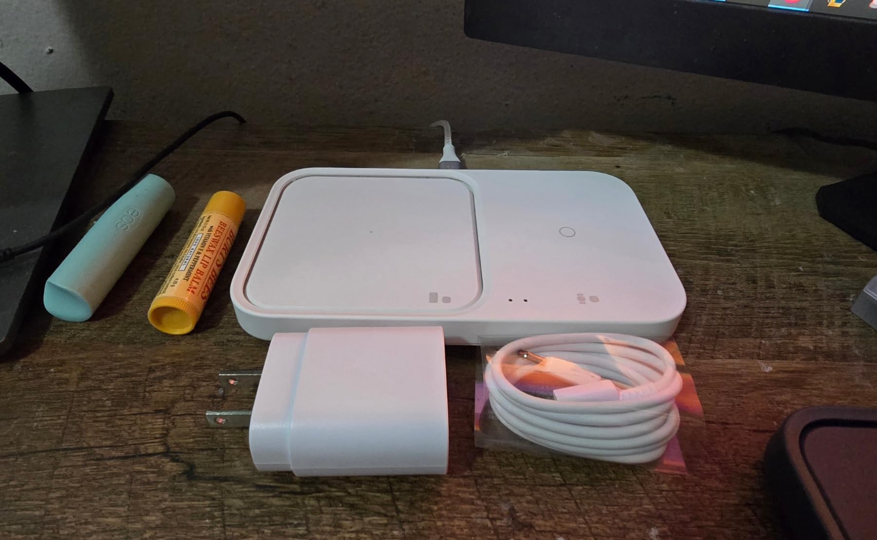 Samsung 15W Wireless Charger Single, Cordless Super Fast Charging Pad for Galaxy Phones and Devices, Compact Design, LED Indicator, USB C Cable Included, 2022, US Version, Grey - Customer Photo 1