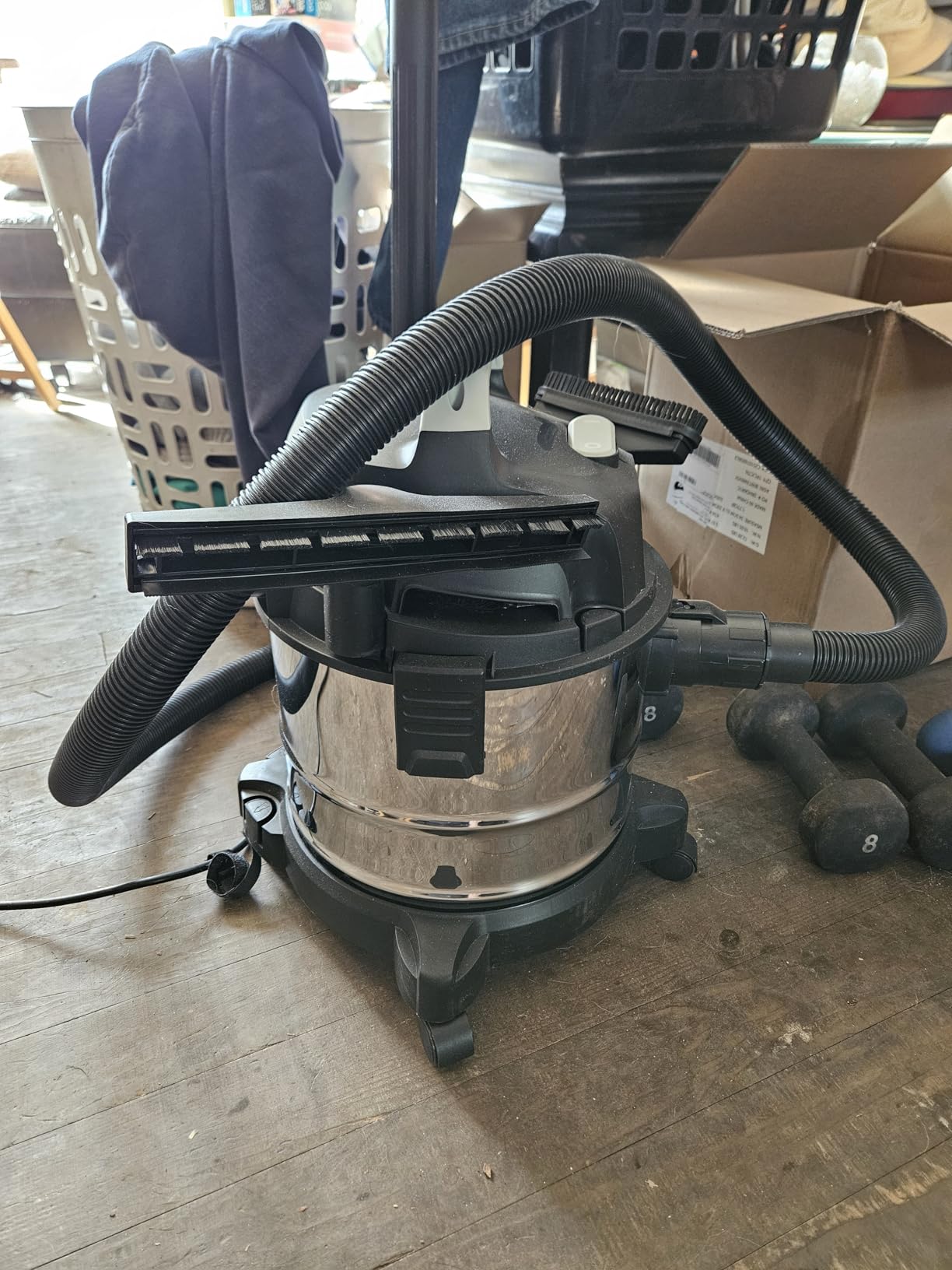 Amazon Basics Wet Dry Vacuum Cleaner, 4 gallon Shop, 3 HP Stainless Steel, Grey/Black Customer Review Amazon Basics Wet Dry Vacuum Cleaner, 4 gallon Shop, 3 HP Stainless Steel, Grey/Black - Customer Photo 2