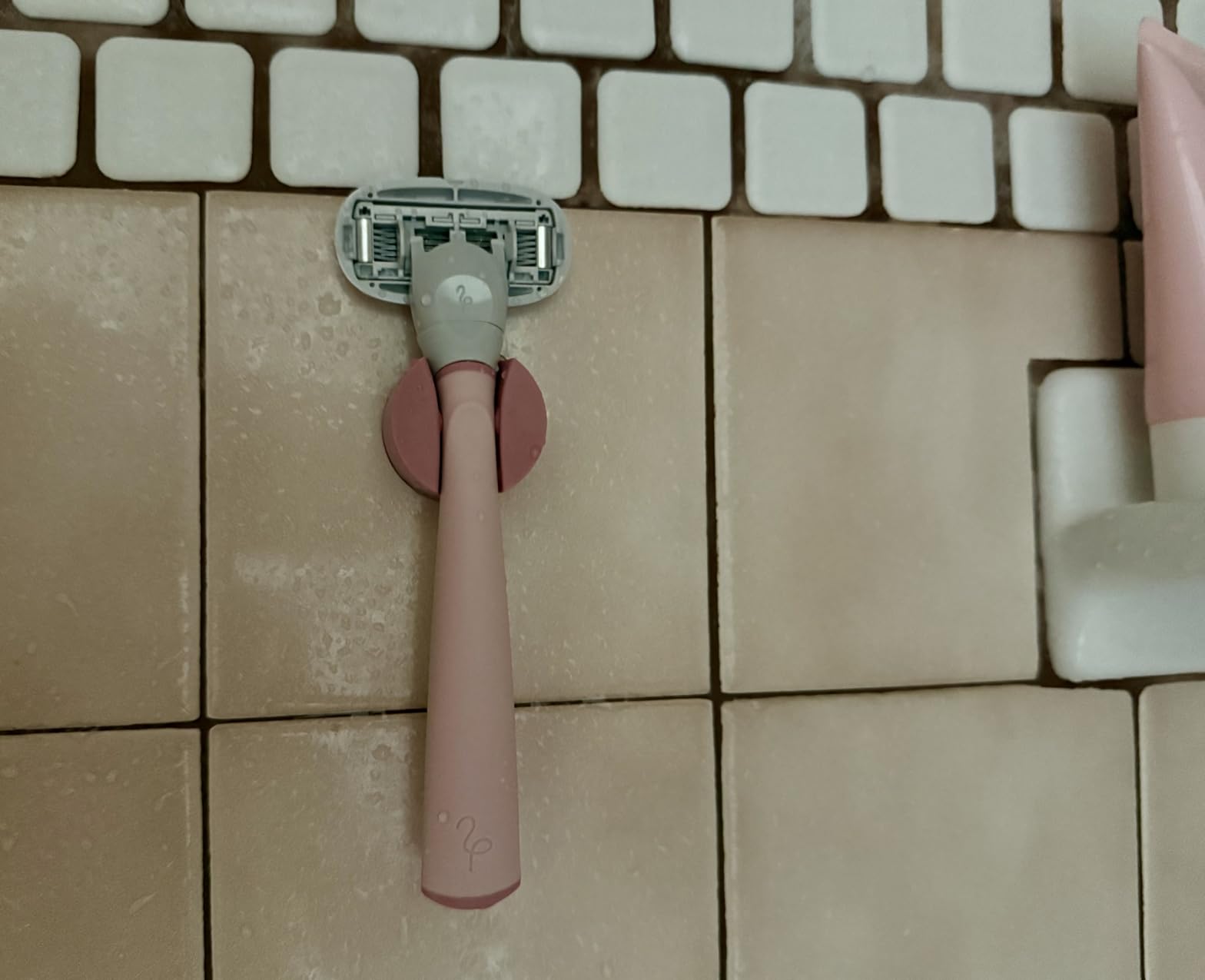 Flamingo Shaving Razor Set for Women - Original Razor Handle, 4 Blade Refills, and Shower Holder - Rose - Customer Photo 1
