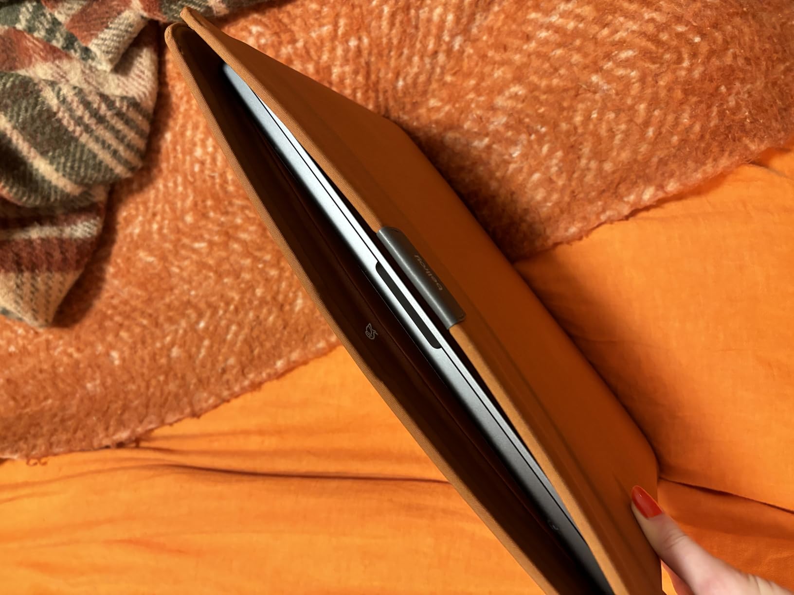 Bellroy Laptop Sleeve (Fits 16 Inch Laptop or MacBook, Slim Protective Case with Magnetic Closure) - Bronze Customer Review Bellroy Laptop Sleeve (Fits 16 Inch Laptop or MacBook, Slim Protective Case with Magnetic Closure) - Bronze - Customer Photo 4