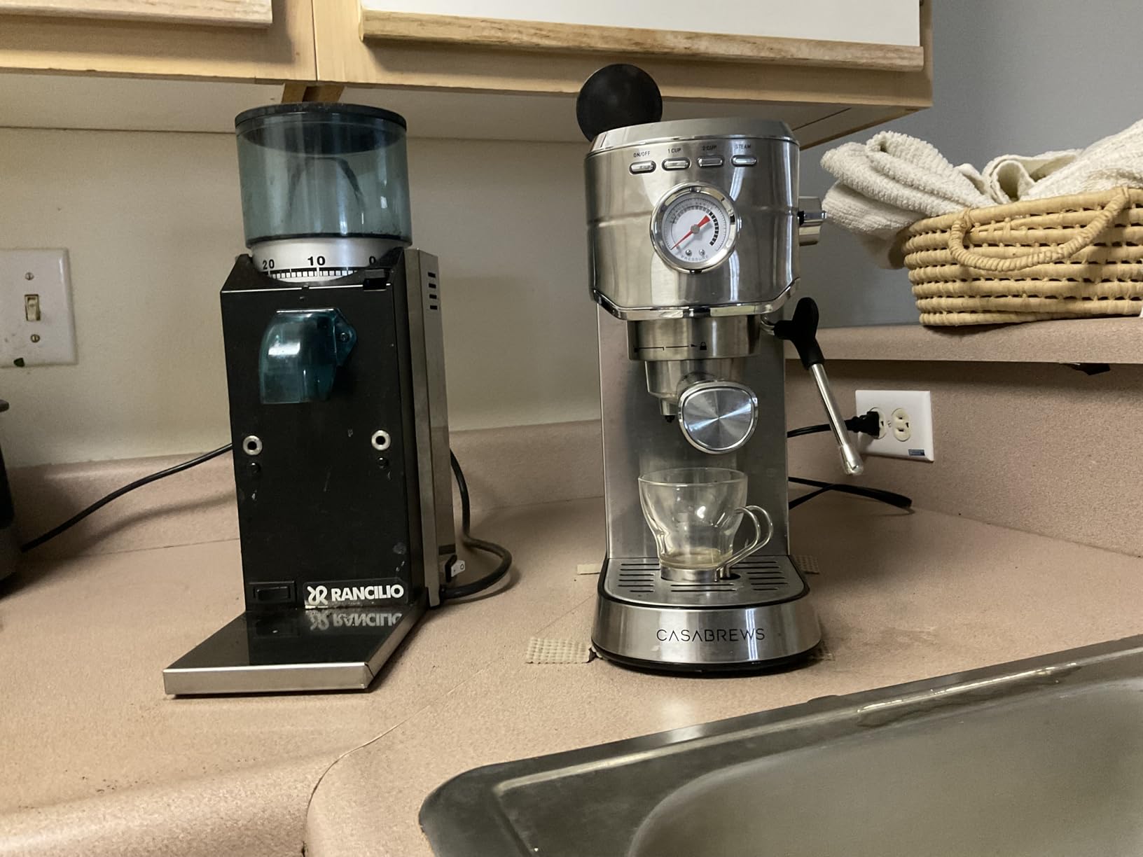 CASABREWS CM5418 Compact Espresso Machine with Milk Frothing Steam Wand, 20-Bar Pump, 34oz Water Tank customer photo 1