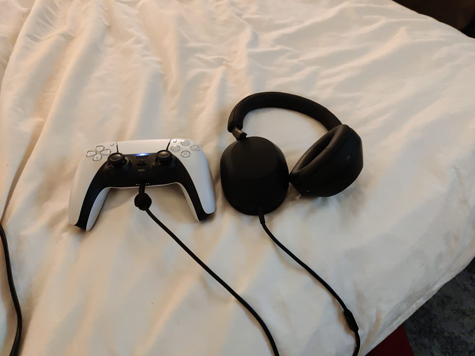 Sony WH-1000XM5 Premium Noise Cancelling Wireless Headphones, Black | Auto NC Optimizer, Up to 30 Hrs of Battery, Crystal Clear Calls, Touch Control, Multipoint Connection customer photo 1