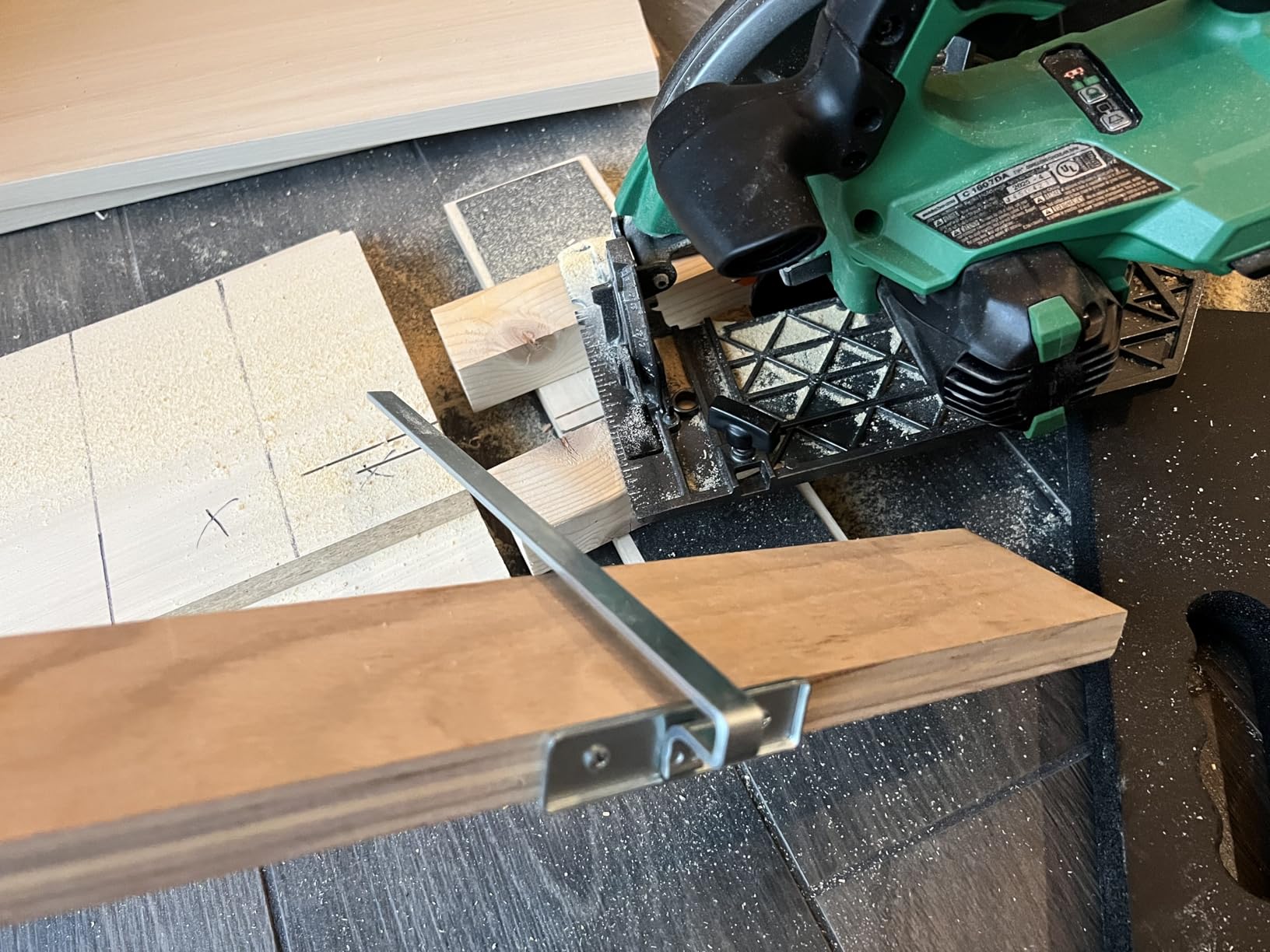 Metabo HPT 18V MultiVolt 7-1/4 Inch Cordless Circular Saw, High Torque, Lightweight Design, Up to 200 2x4 Cuts/Charge, Accepts 18V and 36V MultiVolt Metabo HPT Batteries, Tool Body Only, C1807DAQ4 - Customer Photo 2