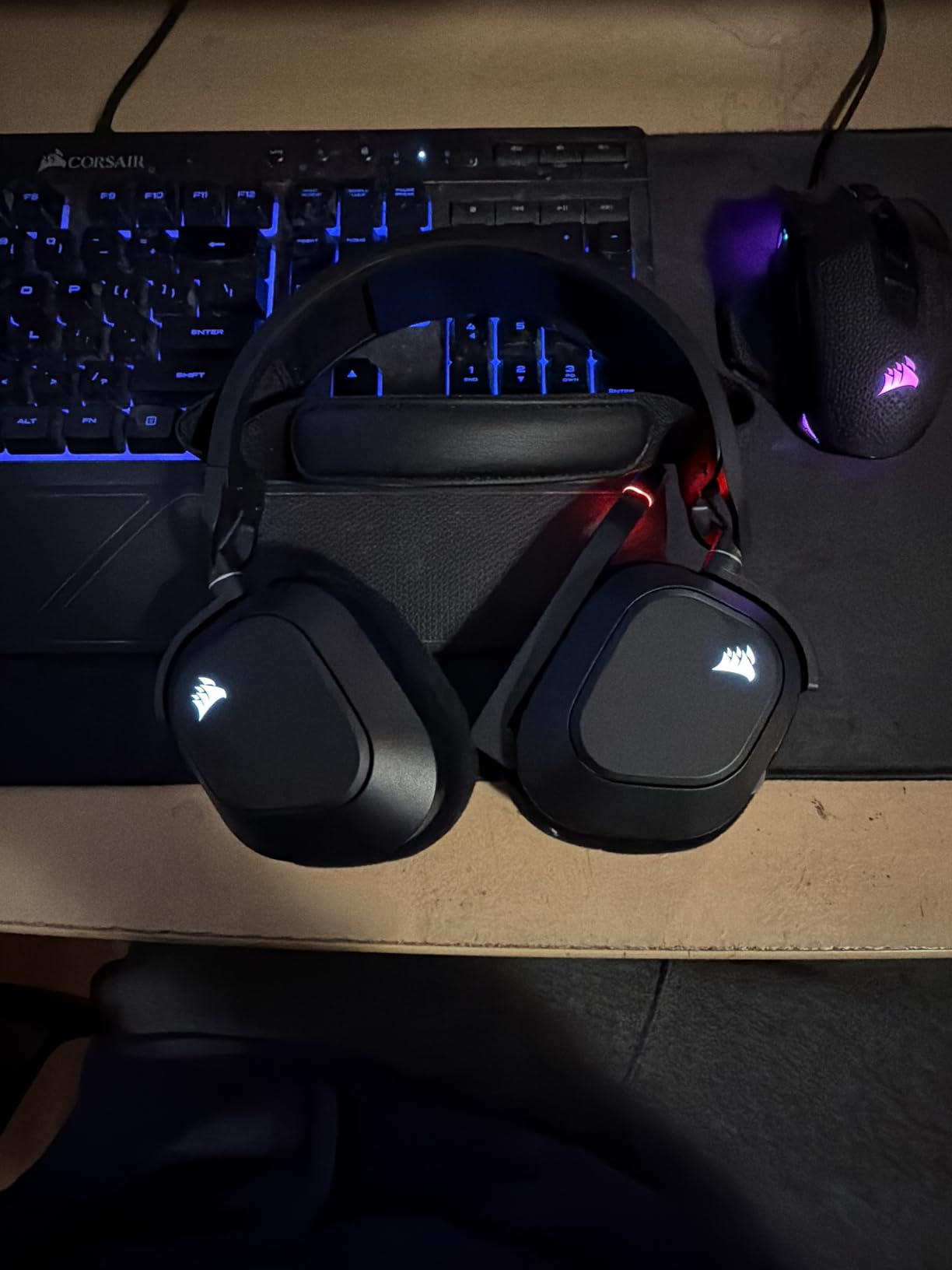 Corsair HS80 RGB USB Wired PC Gaming Headset - Black | Clear Broadcast Quality Mic, Dolby Audio 7.1, Plug-and-Play, Memory Foam Earpads, On-Ear Controls customer photo 2