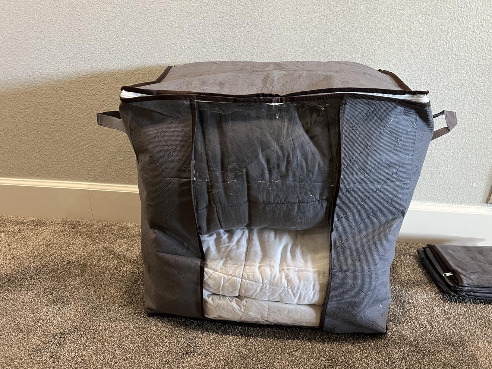 Lifewit 6 Pack 60L Clothes Storage Bins with Lids, Foldable Blanket Storage Bags with Zippers, Clear Window and Reinforced Handles, Closet and Organization for Clothing, Sweater, Comforter, Bedding Customer Review Lifewit 6 Pack 60L Clothes Storage Bins with Lids, Foldable Blanket Storage Bags with Zippers, Clear Window and Reinforced Handles, Closet and Organization for Clothing, Sweater, Comforter, Bedding - Customer Photo 2