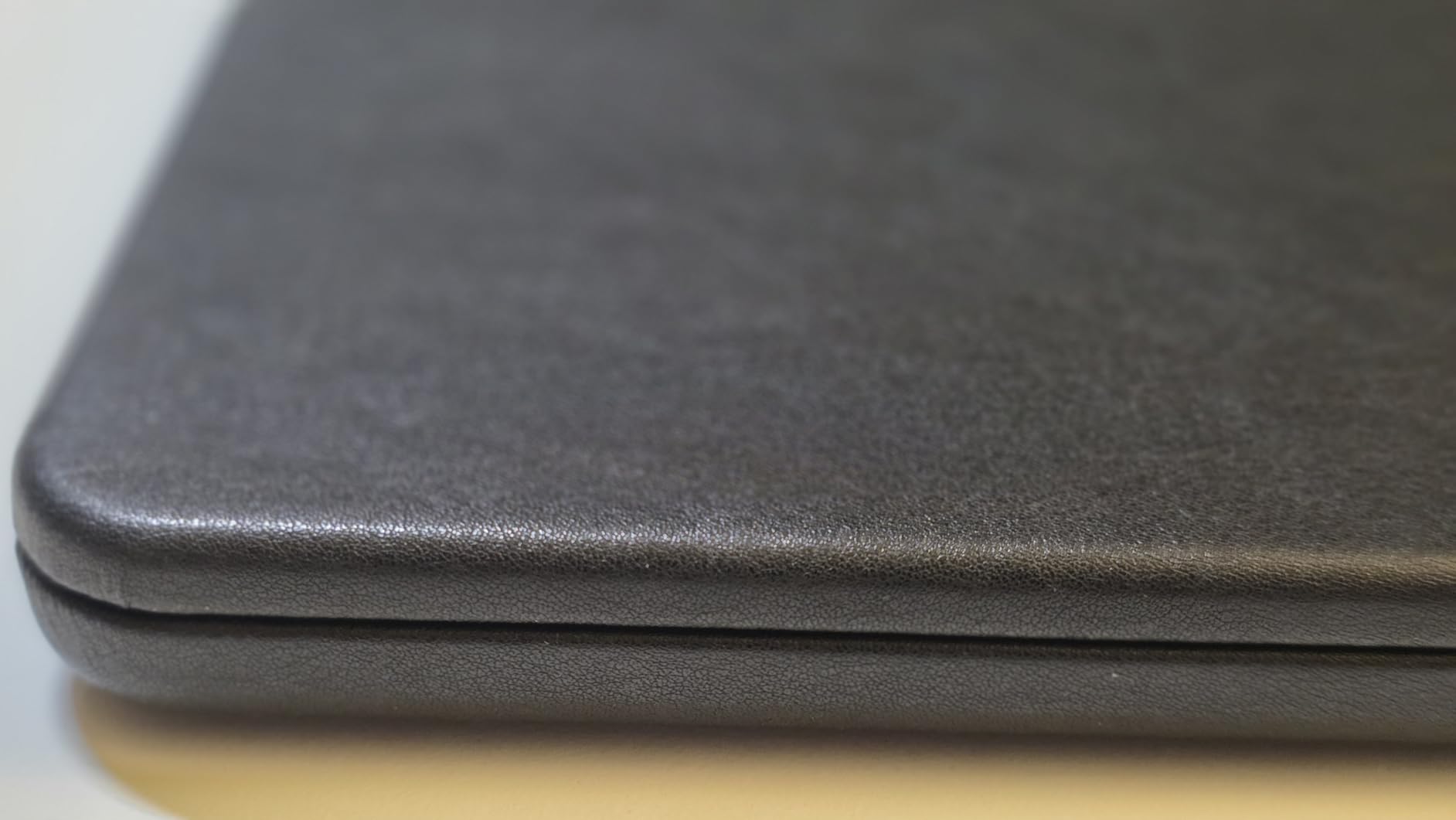 ICARER MacBook Pro 13 Case (2016-2025), Genuine Leather Case for A2338/A2251/A2289/A2159/A1989/A1708/A1706 M1 M2 Pro/Max, with Touch Bar & Touch ID Compatible for MacBook Pro 13 inch (Black) Customer Review ICARER MacBook Pro 13 Case (2016-2025), Genuine Leather Case for A2338/A2251/A2289/A2159/A1989/A1708/A1706 M1 M2 Pro/Max, with Touch Bar & Touch ID Compatible for MacBook Pro 13 inch (Black) - Customer Photo 1