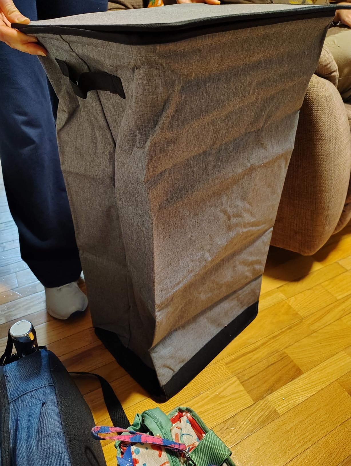 SOLEDI Laundry Hamper with Lid 100L Large & Tall Collapsible Laundry Basket, Clothes Hamper with Bag Removable Easy to Carry, Dirty Hampers for Bedroom, Bathroom, Dorm, College, Grey Customer Review SOLEDI Laundry Hamper with Lid 100L Large & Tall Collapsible Laundry Basket, Clothes Hamper with Bag Removable Easy to Carry, Dirty Hampers for Bedroom, Bathroom, Dorm, College, Grey - Customer Photo 2