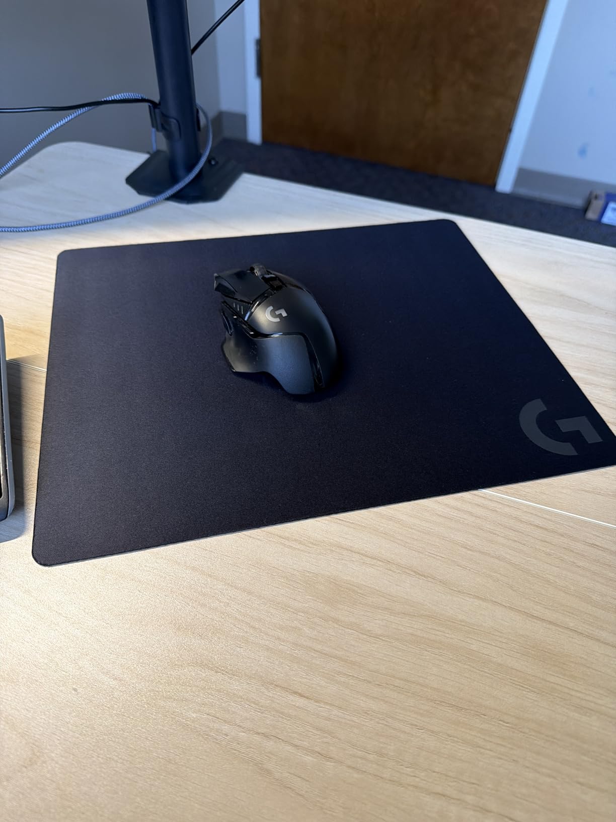 Logitech G440 Hard Gaming Mouse Pad, Optimized for Gaming Sensors, Moderate Surface Friction, Non-Slip Mouse Mat - Black - Customer Photo 2