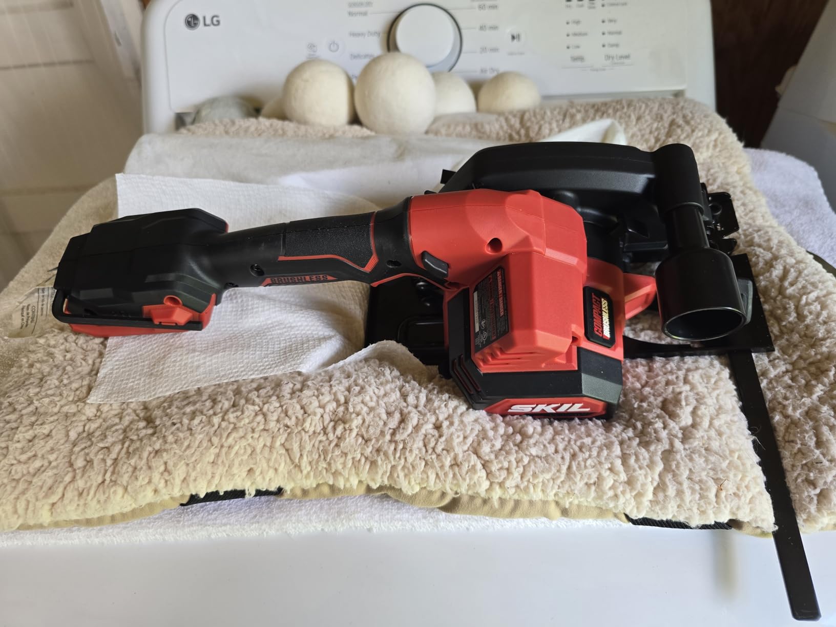 Skil PWRCORE 20 Brushless 20V 4-1/2 in. Compact Lightweight One-Hand Circular Saw Kit with Up to 6,000 RPM Includes 2.0Ah PWR CORE 20 Lithium Battery and Charger - CR5435B-10 - Customer Photo 1